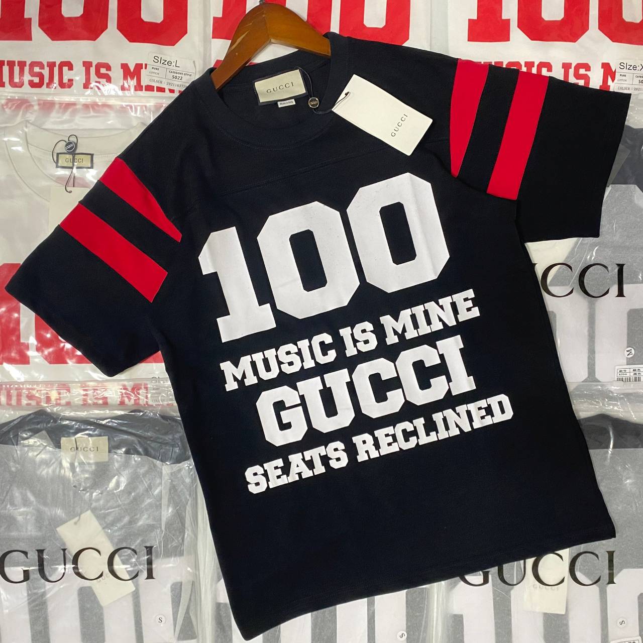 Gucci T-Shirt ภาพสินค้าจริง พร้อมส่งที่ไทย 100ปี Collection สวยยบาดใจ ผ้าเด้งงง นุ่ม ลื่นน ต้องมี !!ดาวิยังใส่ค้า เป๊ะสุดจริงๆ เสื้อยืด งานน่ารักมาก ผ้าเด้งใส่สบายมากกกก ห้ามพลาดเลยนะคะ ใส่สบายสุดๆ