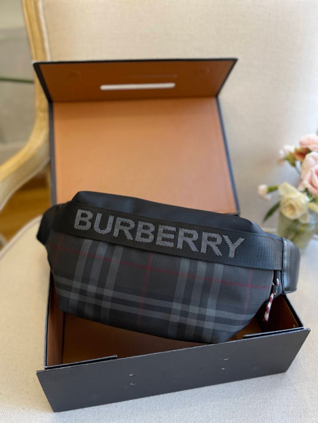 Burberry Vintage Check Sonny Belt Bag / BURBERRY FRAGRANCES BELT BAG วัสดุ 100% POLYAMIDE (Nylon & Canvas) กระเป๋าคาดเอว คาดอกแบบ UNISEX ใช้ได้ทุกเพศ ลายวินเทจตามแบบฉบับของแบรนด์