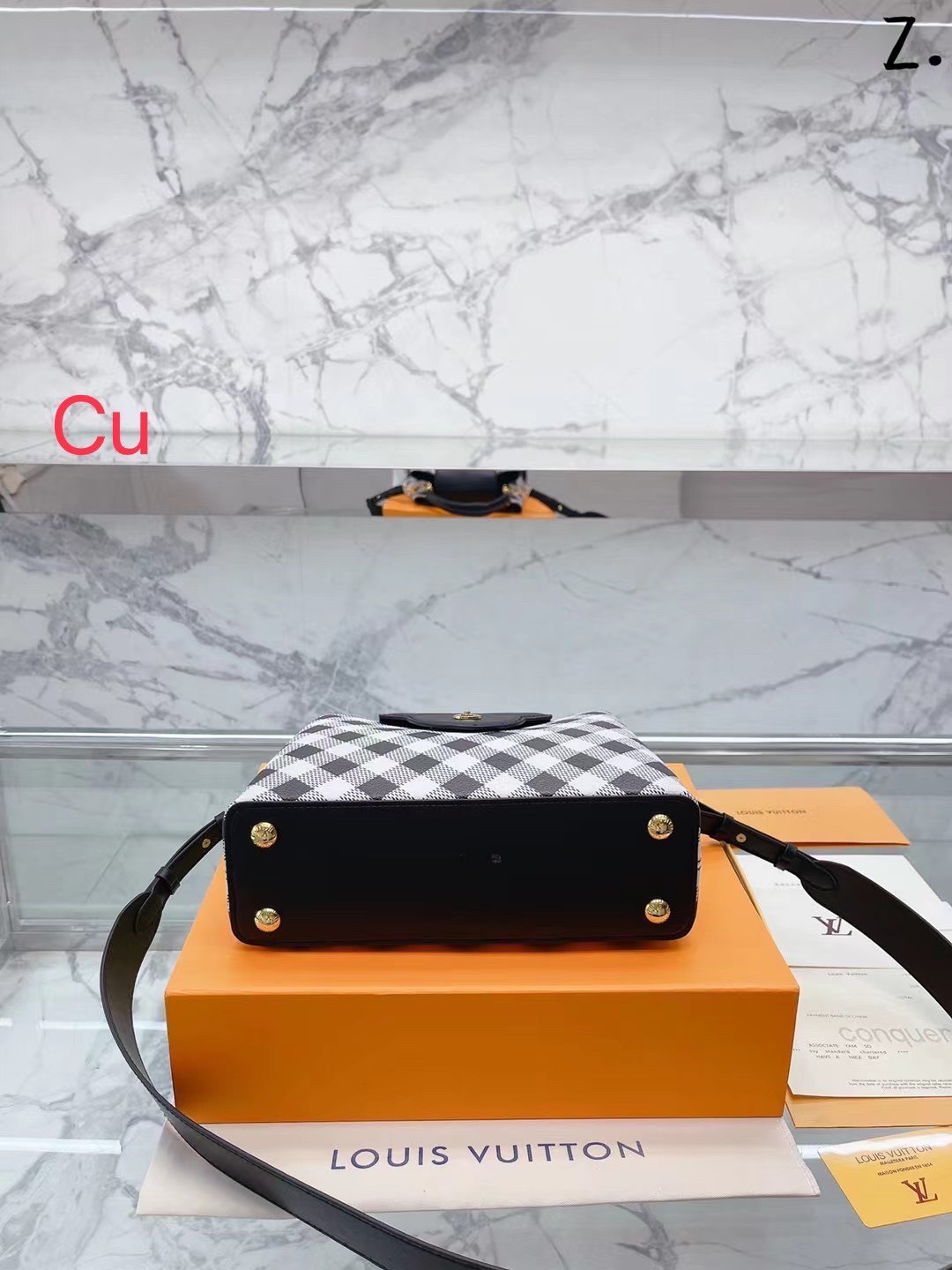 LV Capucines BB Vichy handbag / LV Bag พร้อมส่ง กระเป๋าถือสุดหรู ดีไซน์ทรงคลาสสิค ดีงามม้ากกกก!! มาพร้อมหูจับในตัว **ราคาพิเศษสุดคุ้ม งานสวยเกินราคา