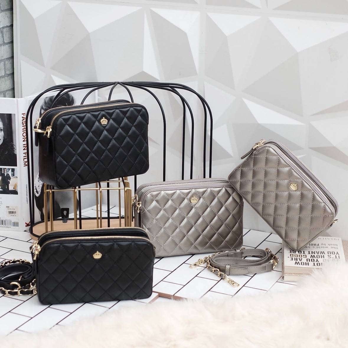 💥รุ่นขายดี มาเพิ่มแล้วค่า KEEP Carla รุ่นขายดีที่สุด ทรงน่ารักที่สุด รอบนี้หนังลายเรียบตัวใหม่ Microfiber สวย ทน กว่าเดิม 👍ตีตารางขึ้น ฟู นิ่ม สวย ดูแพง สะพายได้ทุกวัน เข้ากับชุดง่ายมาก Must have item !! ❤️#กระเป๋าที่มีสีเดียวไม่เคย