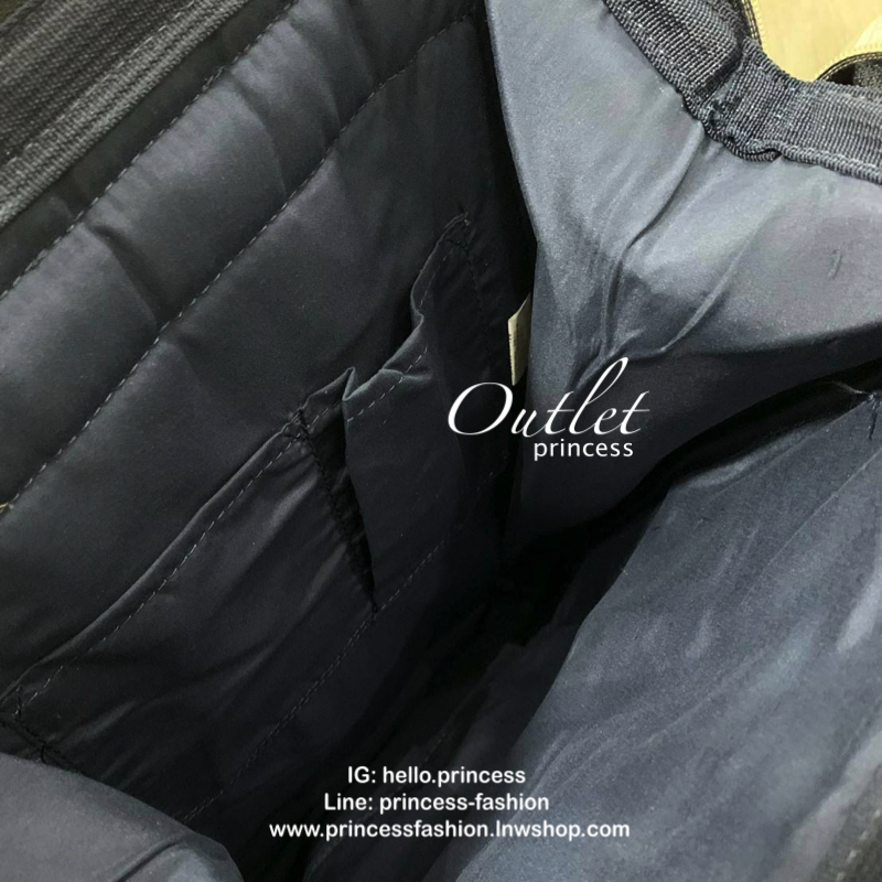 Anello polyurethane leather rucksack รุ่น Mini และ Classic กระเป๋าเป้จากแบรนด์เล็กๆมาสู่แบรนด์ดังทั้งในไทยและญี่ปุ่น วัสดุหนังpuแต่งลายหินอ่อนหนังนิ่ม กันน้ำได้ ภายในมีช่องเล็ก2ช่อง เปิดปิดด้วยซิปคู่ ปากกระเป๋าเป็นโครงสะดวกต่อการหยิบจับของภายใน ด้านข้างมี