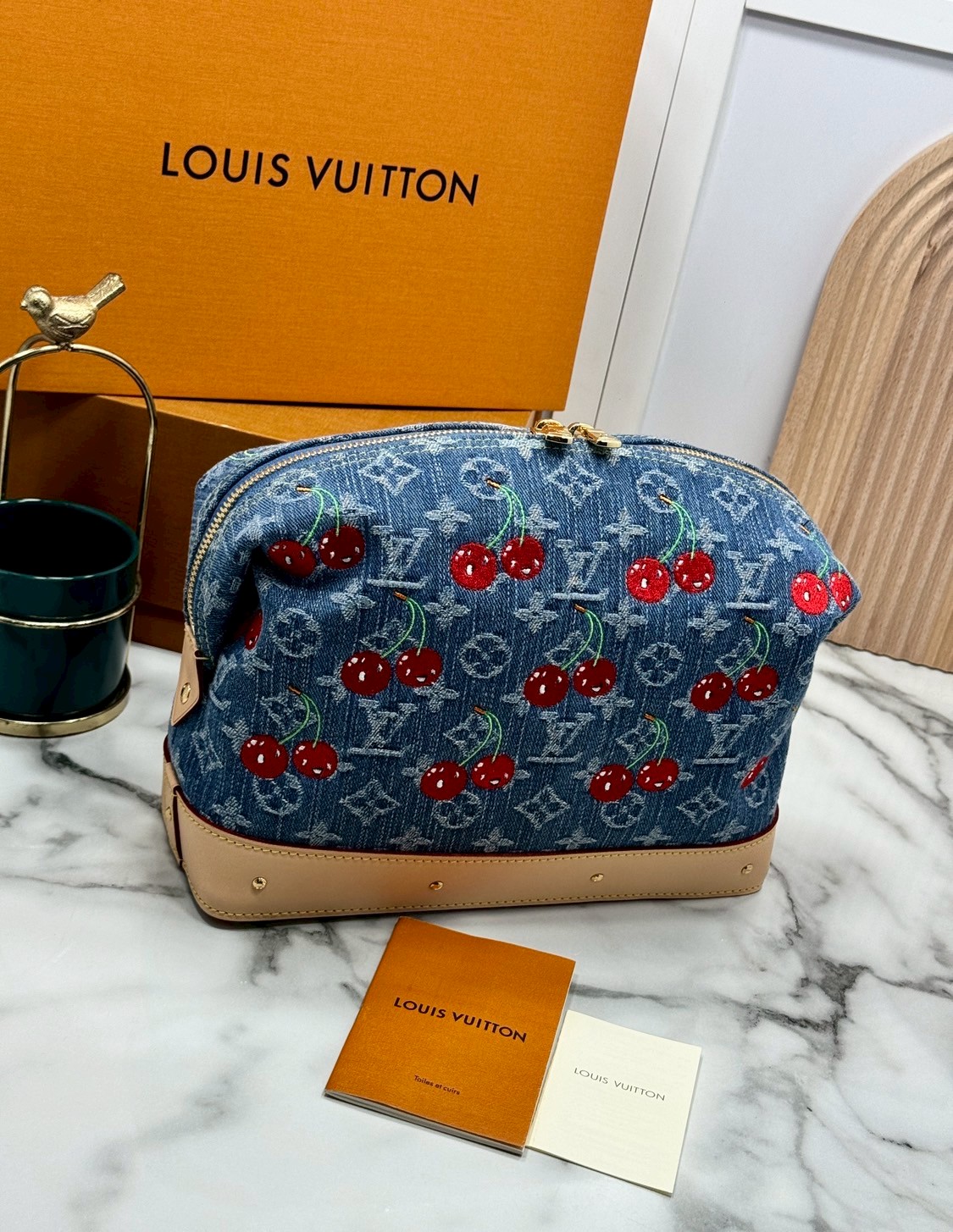 ORI หนังแท้ | LV x TM Cosmetic Pouch GM Monogram cherry denim กระเป๋าทรงพอช กระเป๋าเครื่องสำอางสไตล์โมโนแกรมเดนิม ตกแต่งด้วยงานปักเชอร์รี่สุดน่ารัก