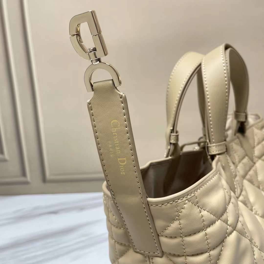 MEDIUM 30cm DIOR TOUJOURS BAG Macrocannage Calfskin / DIOR Tote Bag ออริ 1:1 พร้อมส่ง 5 สี กระเป๋าสะพายทรงโท้ท จุของได้เต็มที่ รูปทรงคลาสสิค หนังสวย หรูหราเกินราคา