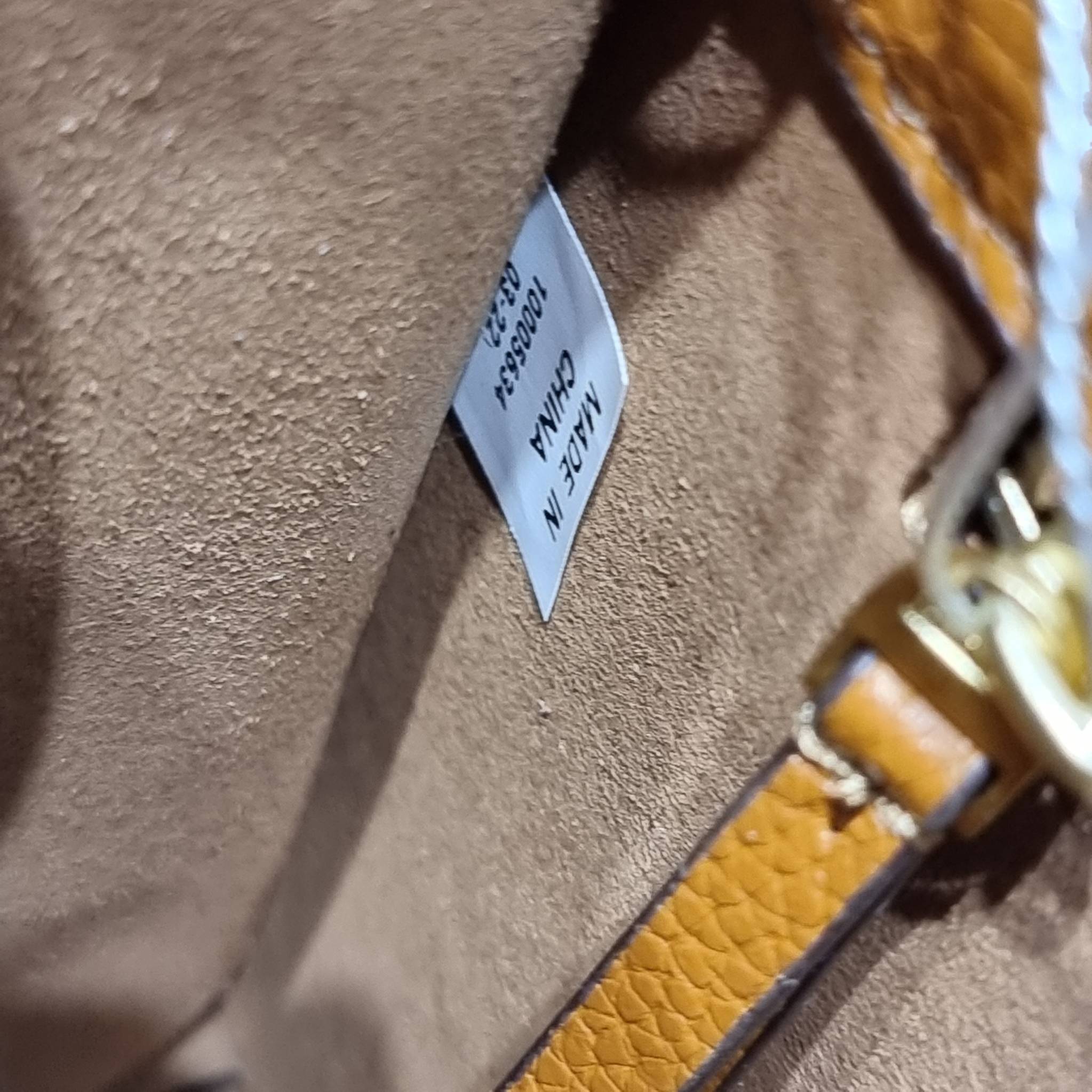 TORY BURCH MILLER SHOULDER BAG / Tory Burch Bag รุ่นยอดนิยม รุ่นหายาก รุ่นที่สาวๆตามหา ใบนี้เลย!! สวยหรู ผู้ดีทุกสี กระเป๋าสะพายไหล่ ดีไซน์อยู่ทรง คลาสสิคแฝงความหรูด้วยโลโก้สีทองอร่ามโดดเด่น