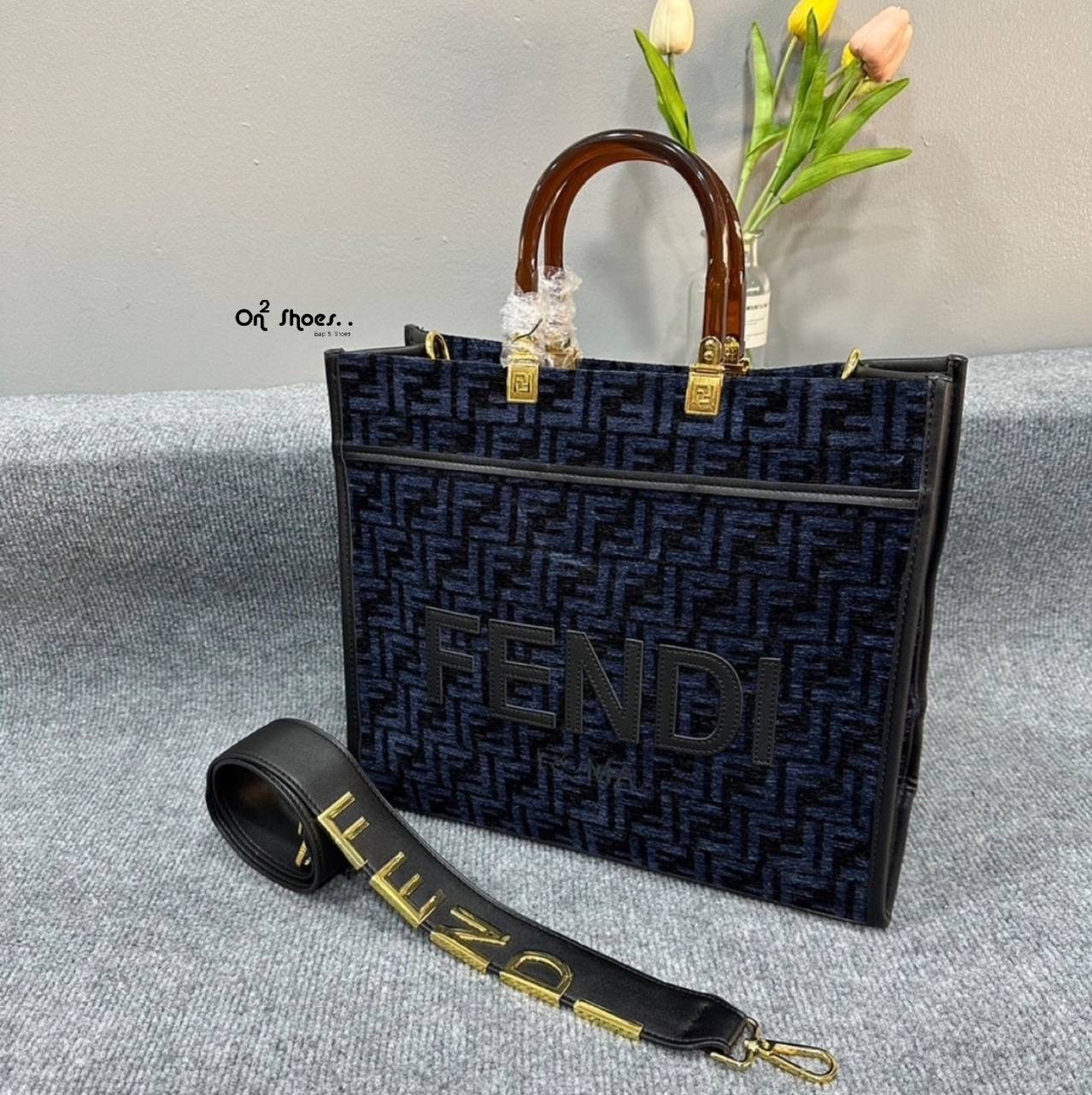 FENDI SHOPPING BAG / FENDI TOTE BAG กระเป๋าถือ/สะพายไหล่ ทรงสวย หรู ดูโดดเด่น ดีไซน์ทันสมัย