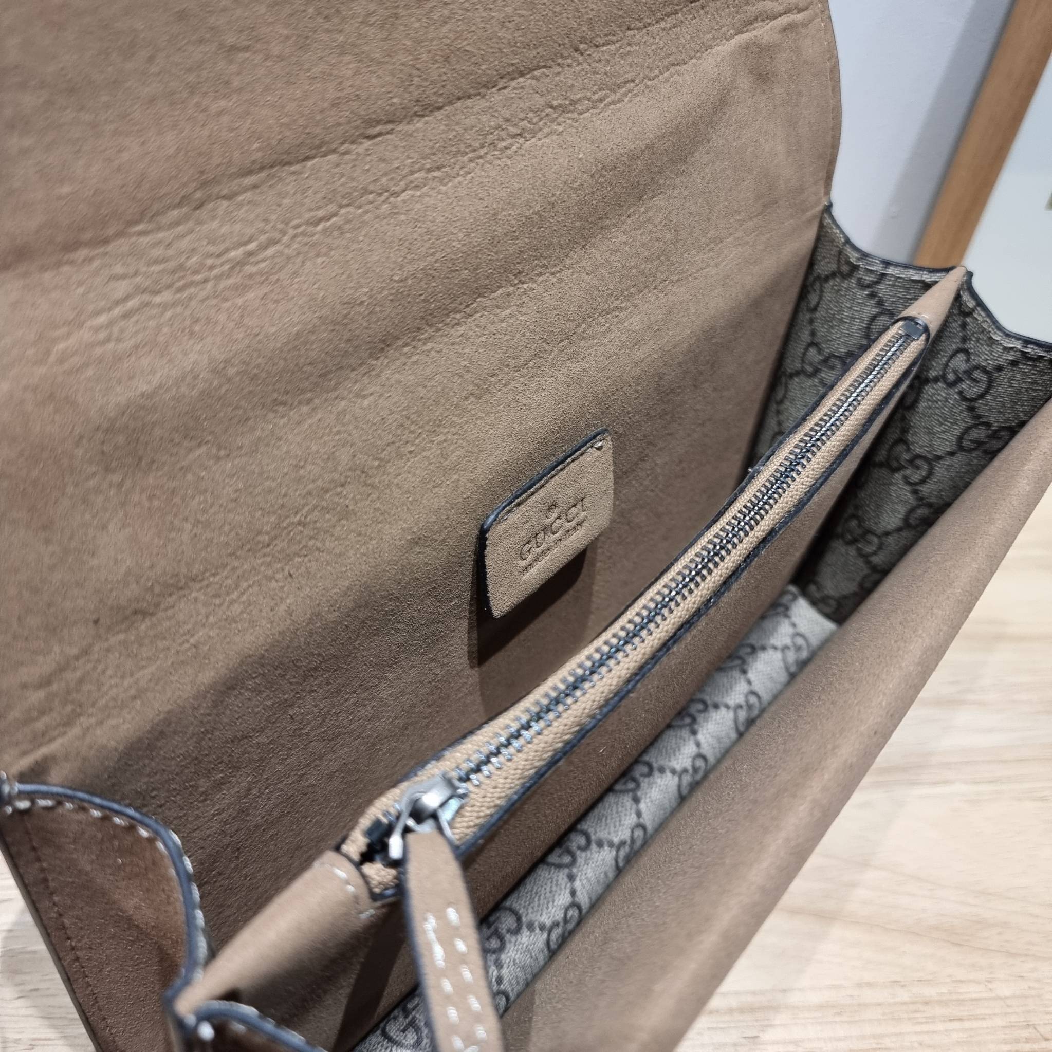 GUCCI GG DIONYSUS SHOULDER BAG / DIONYSUS GG SMALL SHOULDER BAG / GUCCI BAG พร้อมส่งที่ไทย กระเป๋าสะพายรุ่นที่สาวๆต้องไม่พลาด!! ดึงดูดและสะกดสายตาด้วยอะไหล่ดีเทลหรู