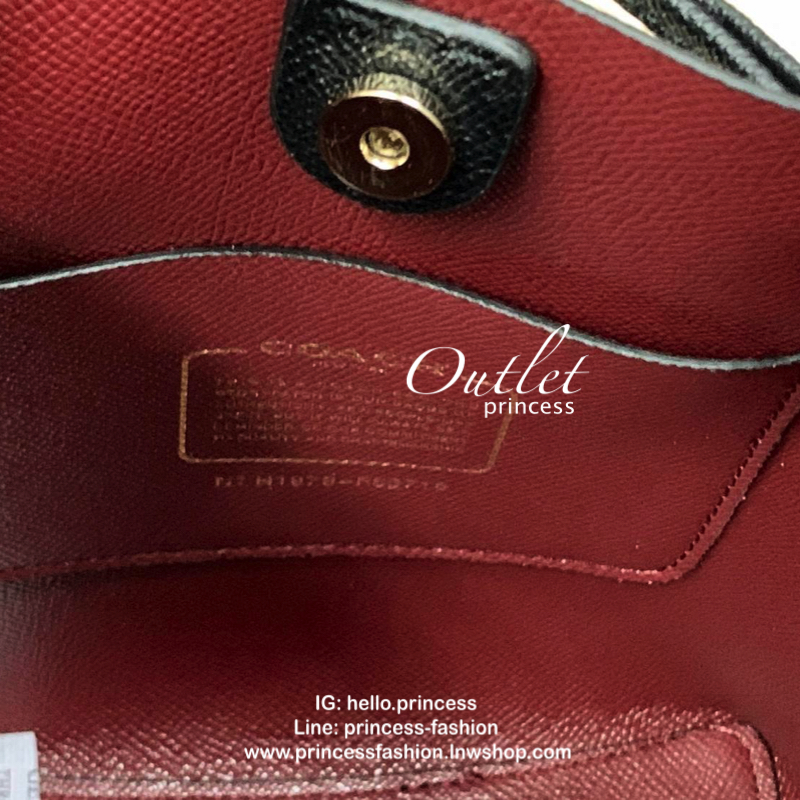 COACH LENA CROSSBODY BAG กระเป๋าสะพายทรง bucket หนังแกะแท้ หนังนิ่ม เบา ขนาดกำลังน่ารัก เปิดปิดแบย drawstring, แม่เหล็ก ภายในโล่ง ใส่ wallet กลาง มือถือทุกรุ่น และของใช้ส่วนตัว สายสะพานปรับได้ค่ะ