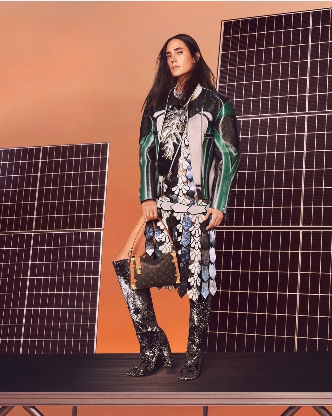 LV SIDE TRUNK MONOGRAM สุดยอดกระเป๋าไอคอนนิค ทรงสวย ใหม่ล่าสุด สวยมีเสน่ห์ รูปทรงกล่อง โดดเด่นด้วยหมุดเข้ามุม ซิปเปิด-ปิดล็อคได้ วัสดุหนังแคนวาส