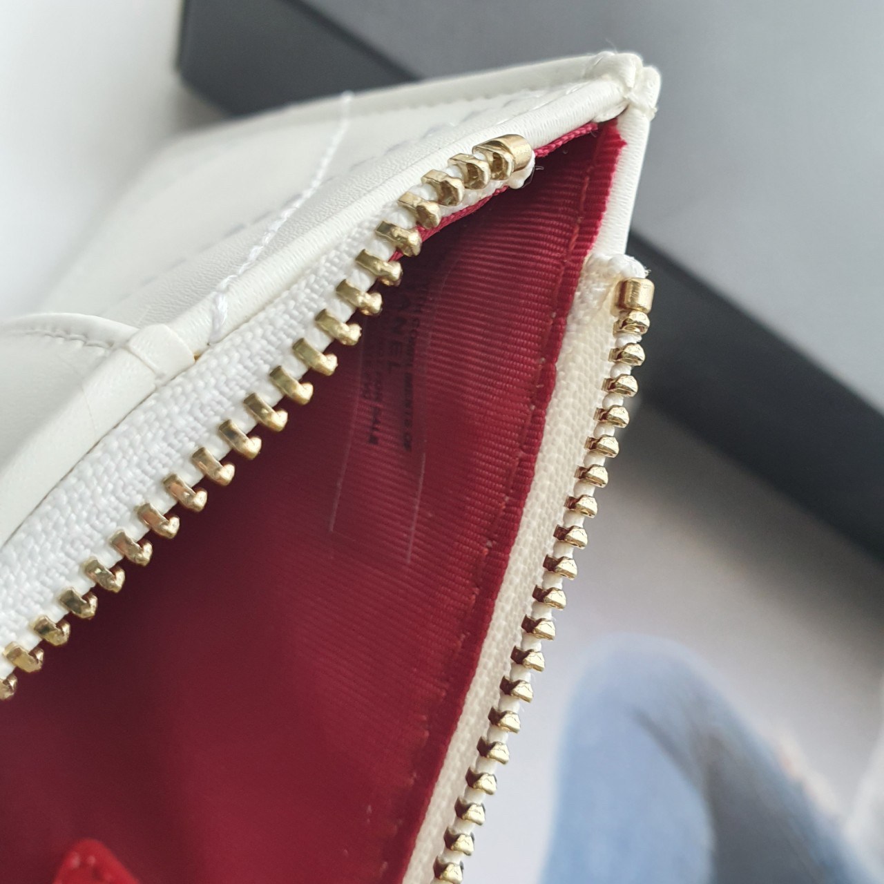 CHANEL LONG WALLET CARD PHONE HOLDER พร้อมส่งครบ 3 สี ❤️🖤🤍 พร้อมส่งที่ไทยค่าา กระเป๋าสตางค์รับทรัพย์ แนะนำรุ่นนี้เลยคะ งานพรีเมี่ยมกิ้ฟท์จากเค้าเตอร์ต่างประเทศ กระเป๋าสตางค์ทรงสวย สะดุดตา หนังสัมผัสลายด้าน จากแบรนด์ 𝗖 Ǖ