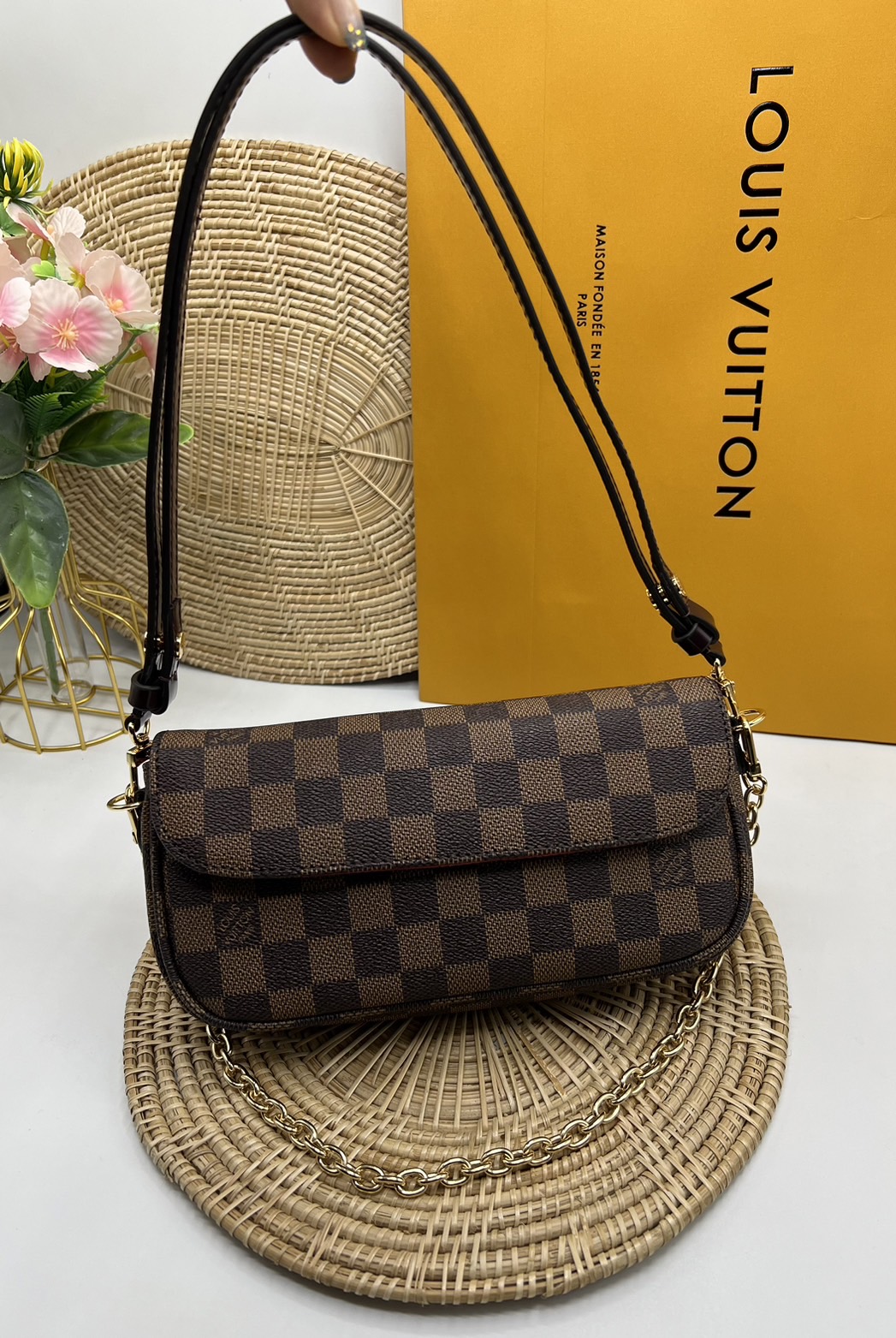 LV Wallet on Chain Ivy / LV IVY BAG กระเป๋าสะพายรุ่นยอดนิยม ใช้งานได้ทั้งธีมกลางวันและกลางคืน สวยหรู ดูแพงที่ถูกต้องมาก เกรดออริ 1:1 ใช้งานต่างประเทศได้