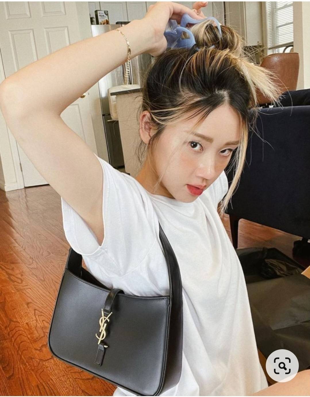 YSL LE 5 À 7 HOBO BAG IN SMOOTH LEATHER / Yves Saint laurent hobo bag กระเป๋าสะพายไหล่ ดีเทลหรู สวยครบทุกมุม ตอบโจทย์สาวๆทุกไลฟ์สไตล์ เพราะใช้งานได้ง่ายและสะดวก วัสดุหนังแท้ สัมผัสดีงาม น้ำหนักเบา ดูแพงที่สุด โดดเด่นด้วยโลโก้ สามารถเกี่ยวคล้องเพื่อล็อคปิด