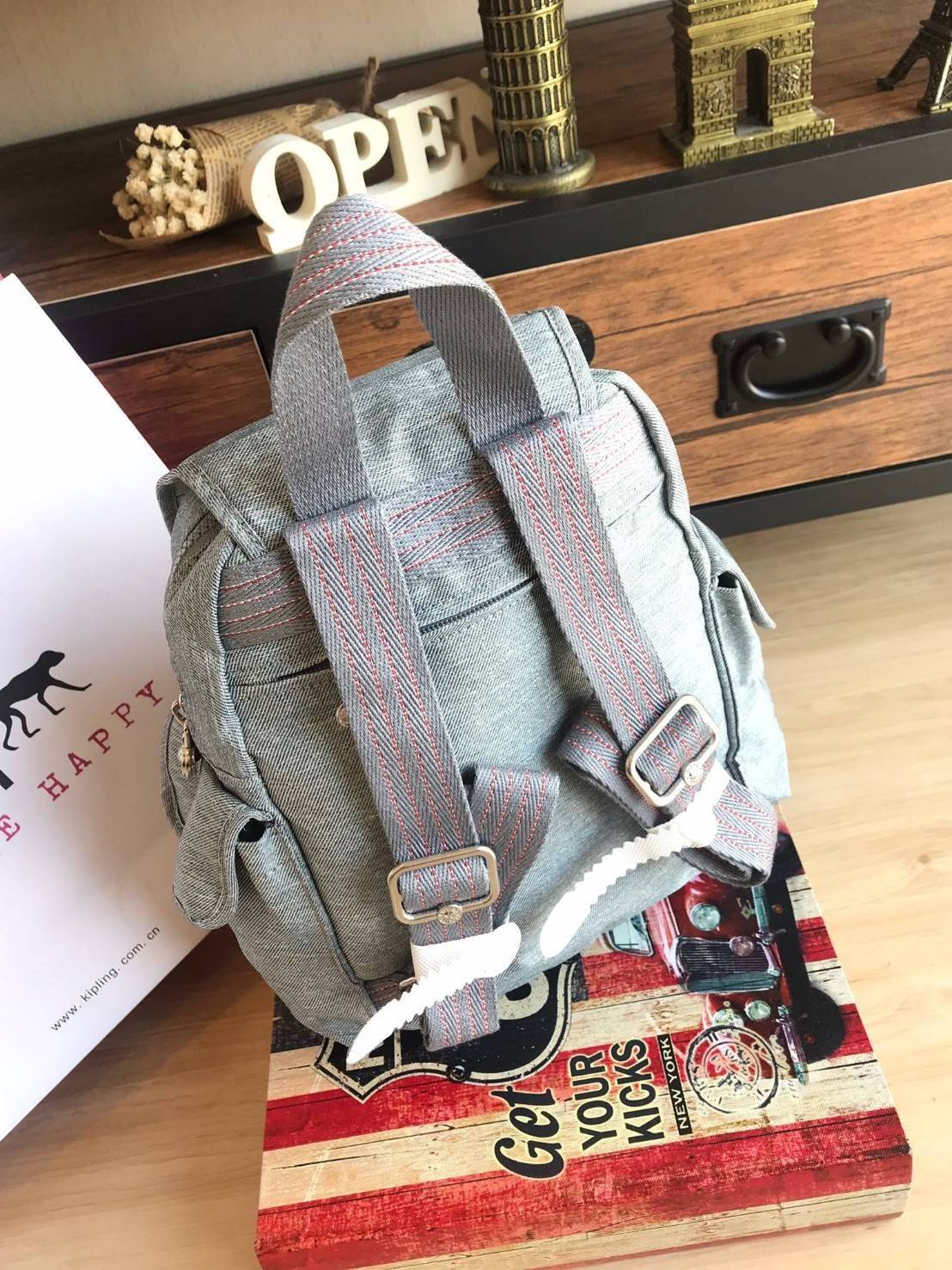 Kipling City Pack Mini Backpack จาก Mayday collection กระเป๋าเป้ วัสดุ 100% Polyamide ด้านหน้ามีช่องซิป ช่องเล็กใส่ของซ้าย ขวา ช่องหลักเปิดปิดด้วยตัวล็อค 2 ชั้น กระดุมแม่เหล็ก และซิป ภายในกว้าง ใส่ A4 ของใช้ เสื้อผ้าได้ แบ่งช่องเป็นสัดส่วน สายสะพานปรับได้