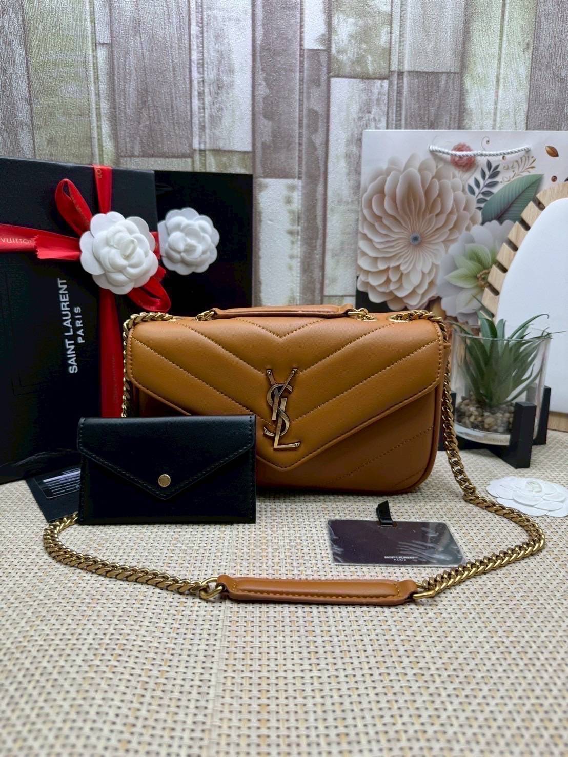 ORI หนังแท้ | YSL LOULOU small in MATELASSÉ กระเป๋าสะพายสายโซ่าีทองหรูหรา งานหนังแท้เนื้อนุ่มตะเข็บเย็บลายเชฟรอนสวยหรูโดดเด่นเป็นเอกลักษณ์ 🤍 เกรดออริจินอล หนังแท้