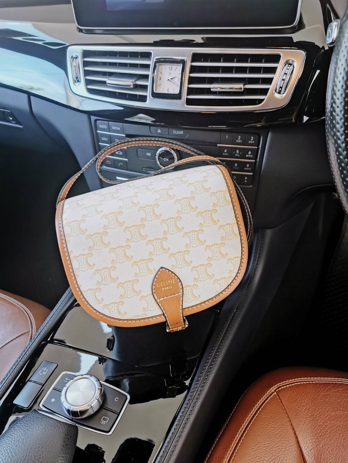 ✴️CELINE CROSSBODY BAG VIP GIFT WITH PURCHASE (GWP) พรีเมี่ยมกิ๊ฟ Limited Edition จาก CELINE HAUTE PARFUME DUTYFREE COUNTER วัสดุ COATED CANVAS ดีไซน์ยอดนิยมสไตล์สาว LISA