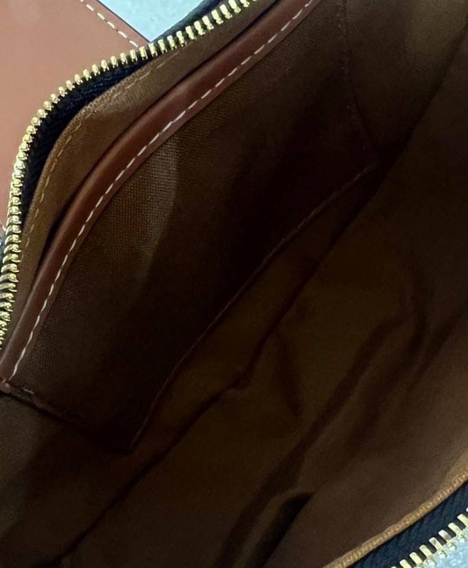 CELINE AVA TRIOMPHE SOFT BAG IN TRIOMPHE CANVAS AND CALFSKIN / CELINE SHOULDER BAG วัสดุ TRIOMPHE CANVAS รุ่นใหม่ล่าสุดดีไซน์สวยหรู หนังสวยอยู่ทรง ภายในโล่งกว้าง