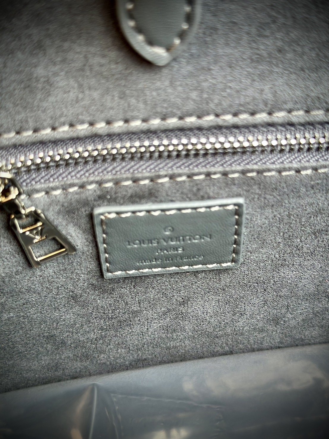 LV Onthego Denim Vintage Tote Bag กระเป๋าทรงโท้ทเดนิมสไตล์วินเทจ รุ่นใหม่ปั้มลายโมโนแกรมบนเดนิมสุดไอคอนิก ที่ใครเห็นต้องเป็นคลั่งรัก ผู้ดี หรูหราได้ทุกลุค ทุกสไตล์