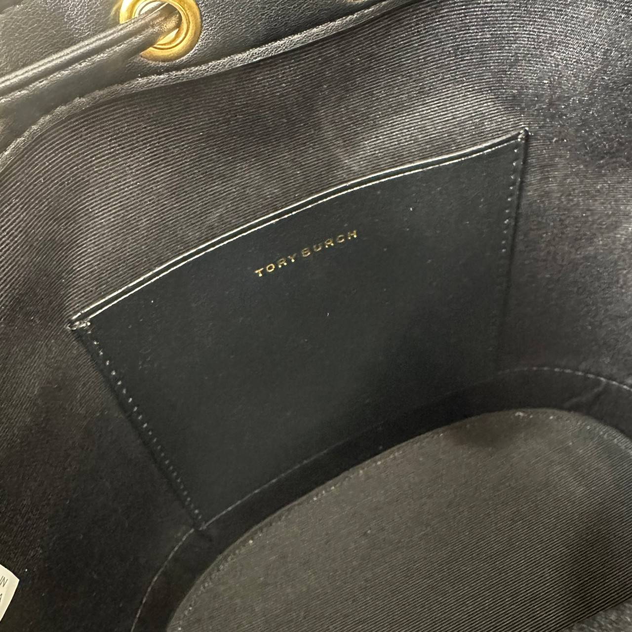 TORY BURCH T MONOGRAM BUCKET BAG jacquard black / Tory Bucket Bag สีดำคลาสสิก กระเป๋าทรงขนมจีบ รุ่นใหม่ล่าสุด วัสดุผ้าแจคการ์ด ตัดขอบหนังสวย