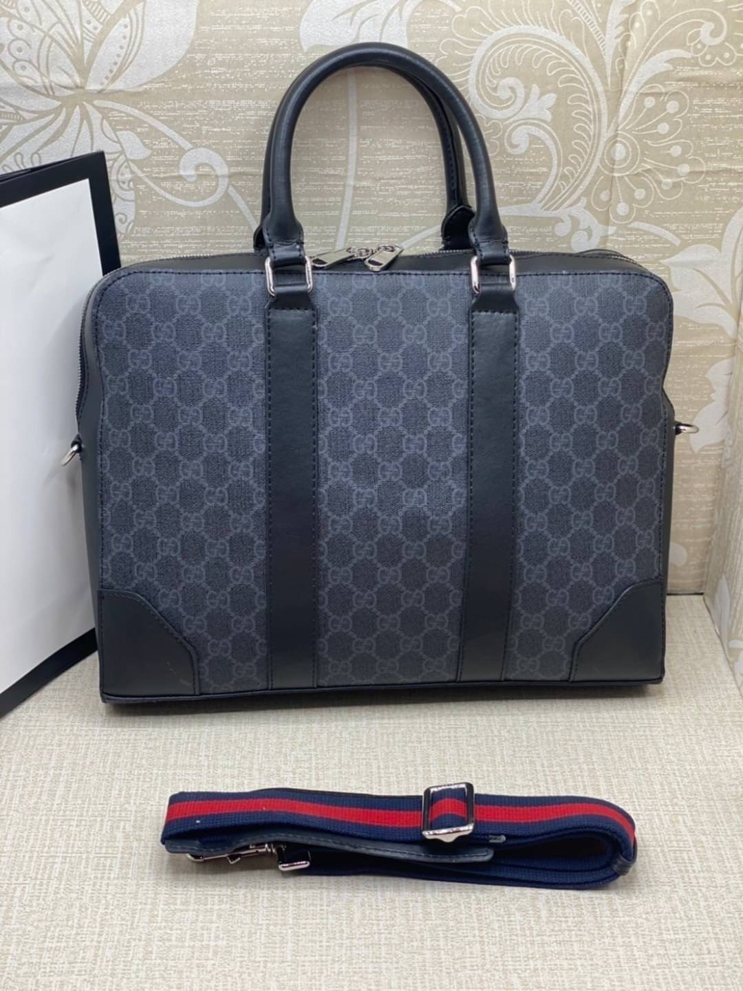 Gucci GG Supreme Briefcase พร้อมส่งที่ไทย ภาพสินค้าถ่ายจากงานจริง GG Supreme work bag with Web shoulder strap
