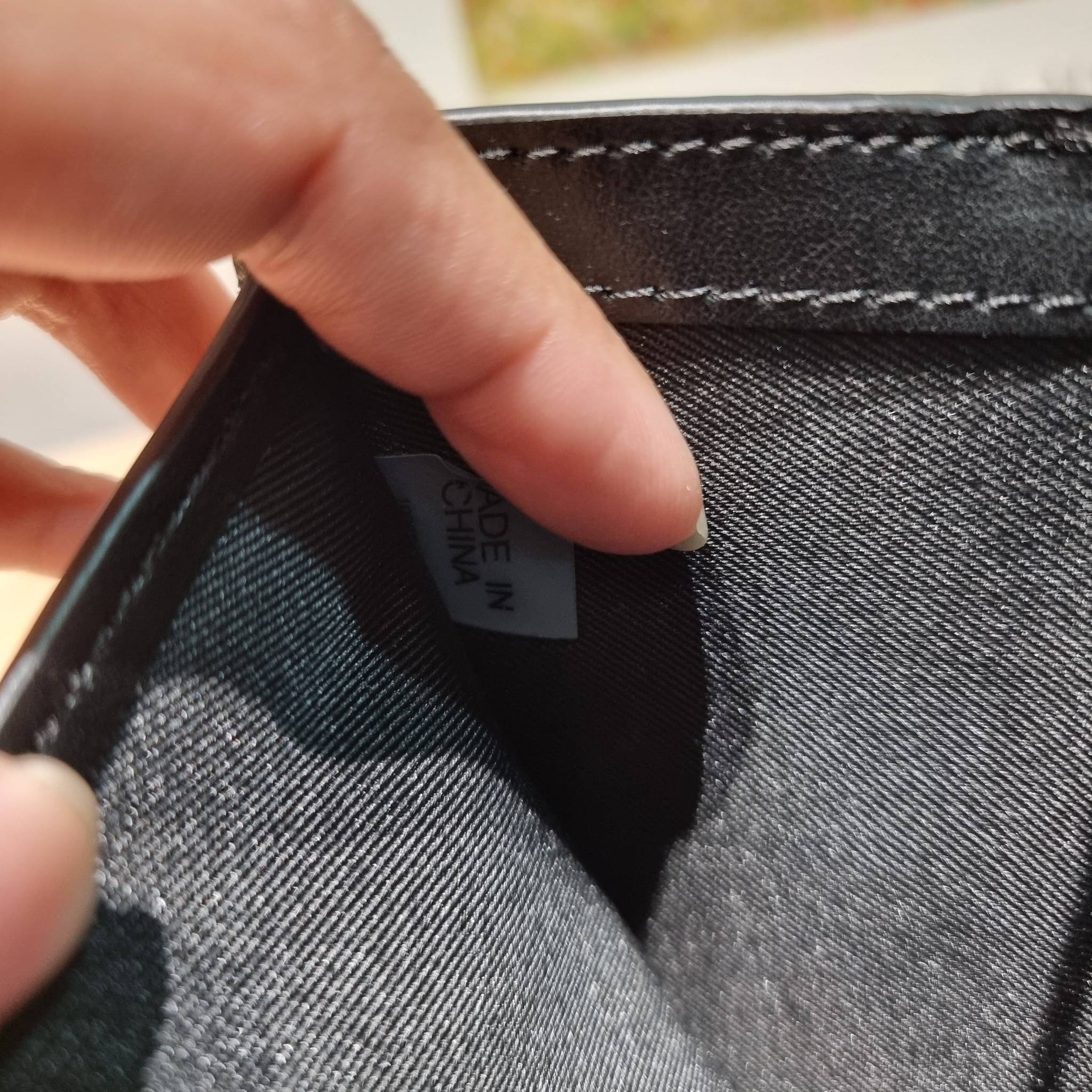 TORY BURCH KIRA MIXED MATERIALS MEDIUM FLAP WALLET กระเป๋าสตางค์ใบกลาง รุ่นยอดนิยม ดูหรูหรา ดูแพง ดีไซน์คลาสสิค ขนาดกำลังพอเหมาะ