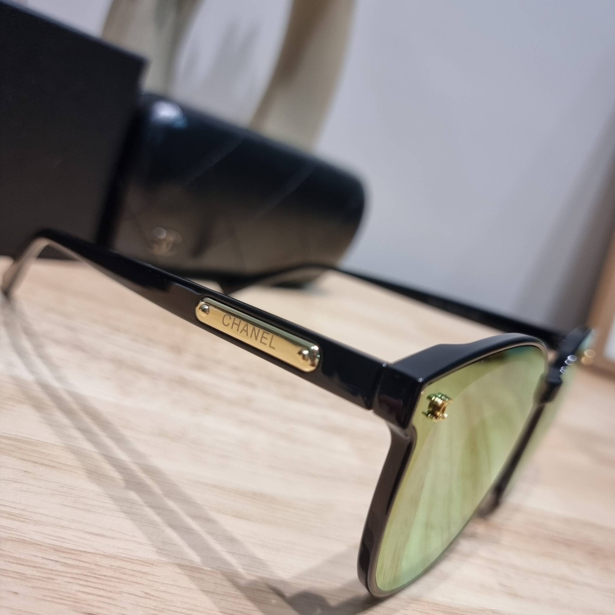 Chanel eye-glasses UV protection gift Box set สุดคุ้ม มาพร้อมอุปกรณ์ครบเซ็ท ดีไซน์ชิคมากแม่!! รับรองไม่ซ้ำใคร ใส่เสริมโหงวเฮ้ง ดูผู้ดี มีพกติดตัวไว้ไม่ตกเทรนด์ ใช้ได้ทุกโอกาส ทุกสถานการณ์ ใส่ที่บ้านถนอมสายตา