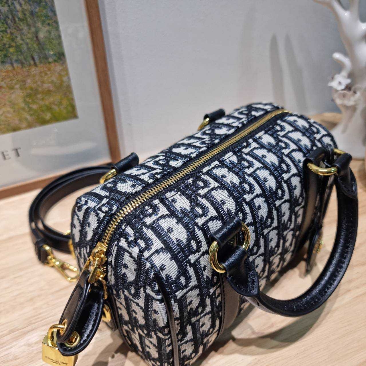 DIOR Groove 20 Bag / Dior Keepall Oblique Jacquard กระเป๋ารุ่นใหม่สุดคลาสสิค ดูดีและมีเทส รูปทรงหมอนยอดฮิต เกรดวีไอพี ไฮเอน 1:1 ใช้งานต่างประเทศได้
