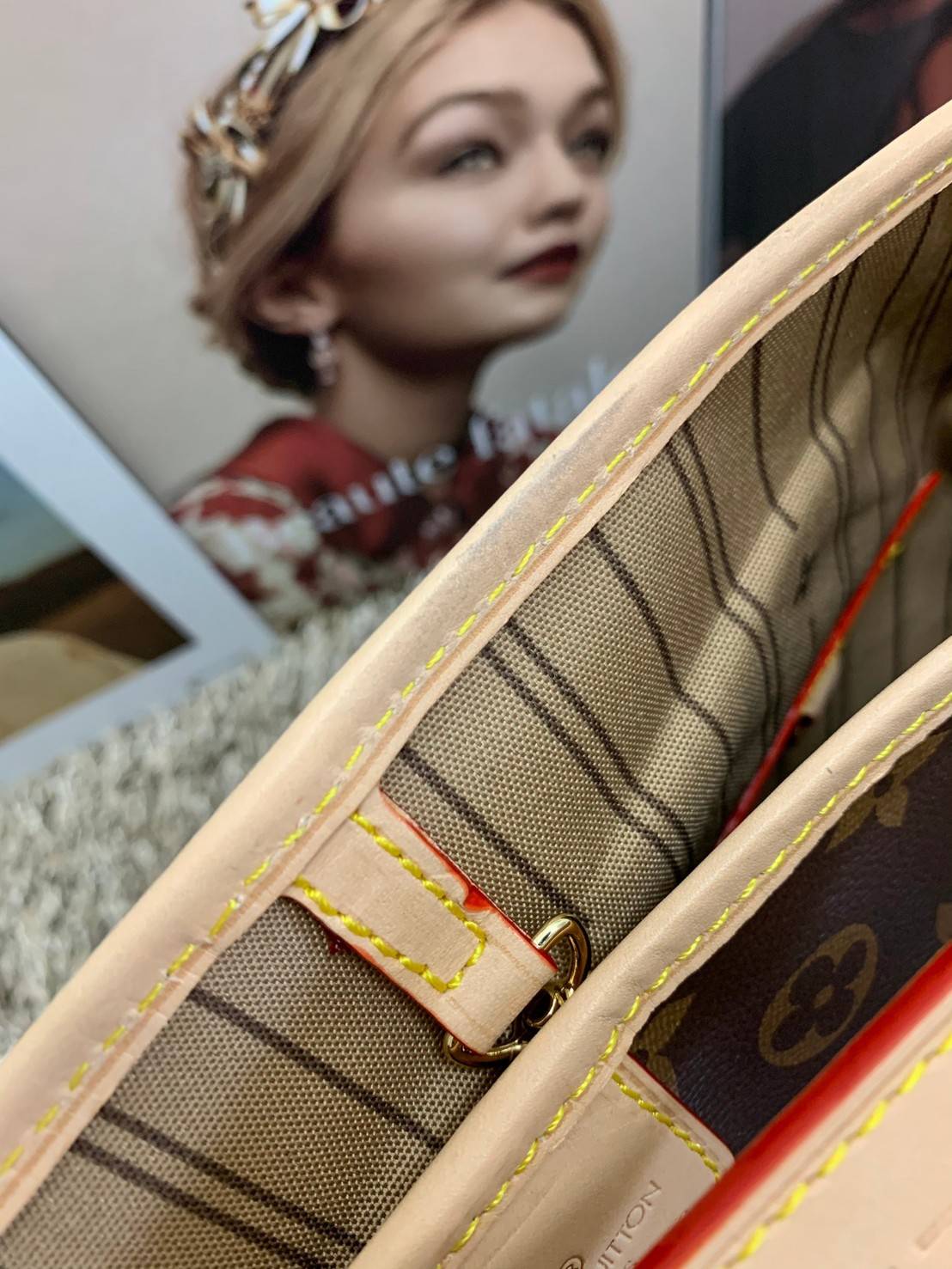 ชอบๆใบใหญ่ ใส่ได้เยอะจริงๆค่าา!! LOUIS VUITTON MONOGRAM DELIGHTFUL ((M)) ((PREMIUM GIFT LV)) พร้อมส่งค่ะสาวๆ กระเป๋าทรงสูง ใบใหญ่ หนังแกะสังเคราห์ นิ่มสวย ขอบหนังขัดสีธรรมชาติ((พื้นผิวจะมีสีดำๆ)) หูหิ้วปั้มโลโก้LV สวย