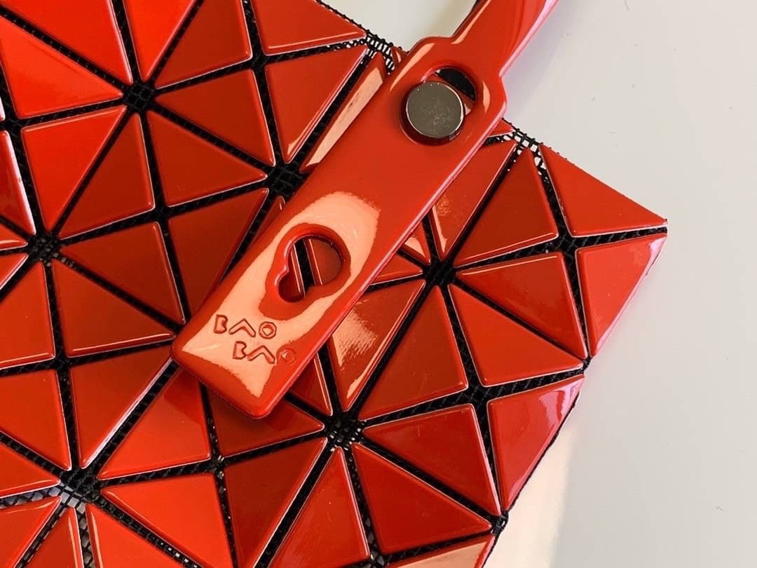 BAOBAO ISSEY MIYAKE 6x6 BLOCK TOTE BAG กระเป๋าถือทรง shopping โท้ท ลายตาราง บล็อคสี่เหลี่ยมสามเหลี่ยม ภาพสินค้าถ่ายจากงานขายจริง ใช้งานต่างประเทศได้ค่ะ