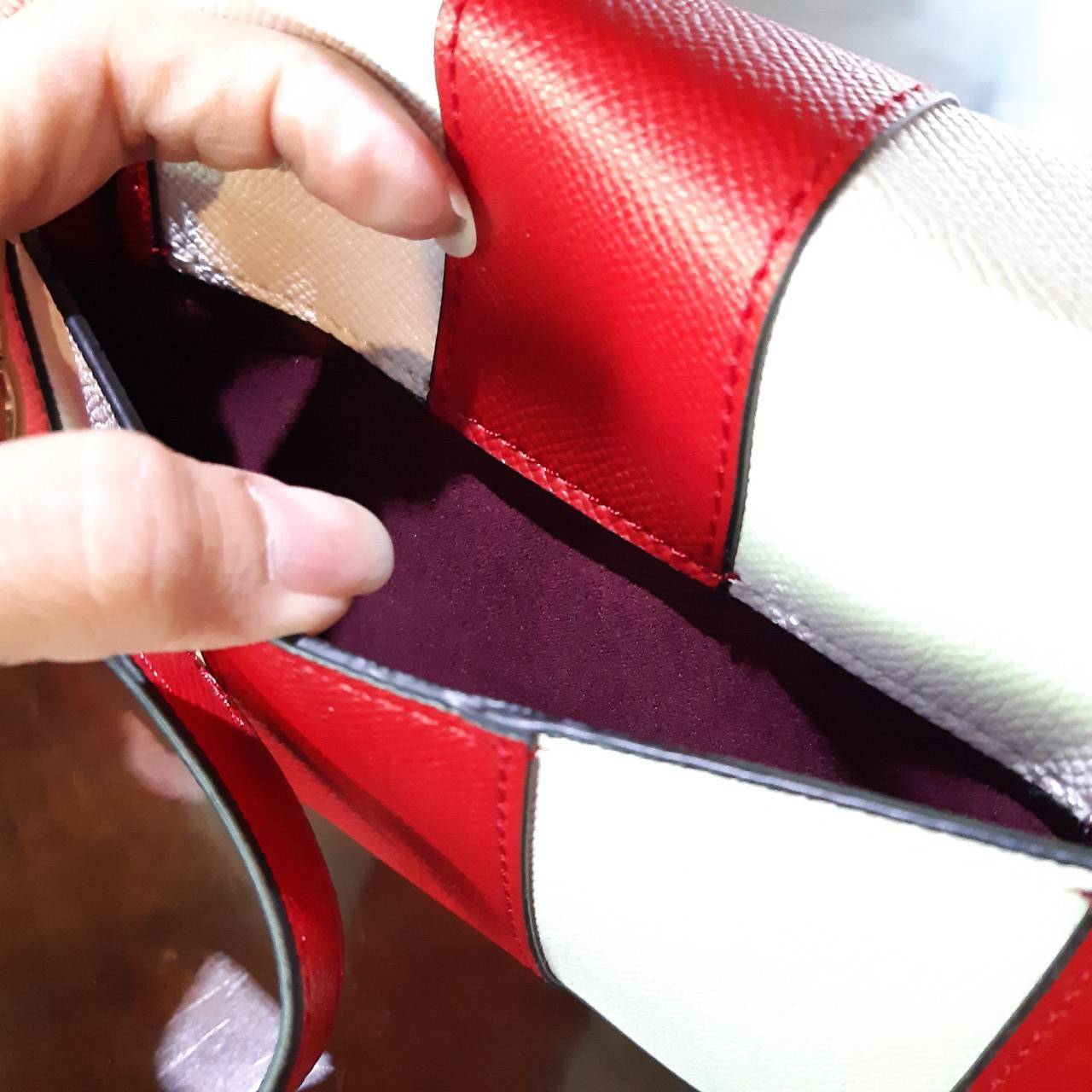 COACH TILLY SATCHEL 23 IN SIGNATURE CANVAS ((C1802//C1439/C1435)) กระเป๋า crossbody สวยหรู ขนาดใหม่ พร้อมสีมาใหม่!! ดีไซน์ย้อนยุค วัสดุหนังแคนวาสเคลือบลายสลับหนังแท้ มาพร้อมหูจับในตัว และสาย crossbody ปรับได้ตามตัว เปิด-ปิดด้วยตัวบิดล็อค ภายในโล่ง บุกำมะห