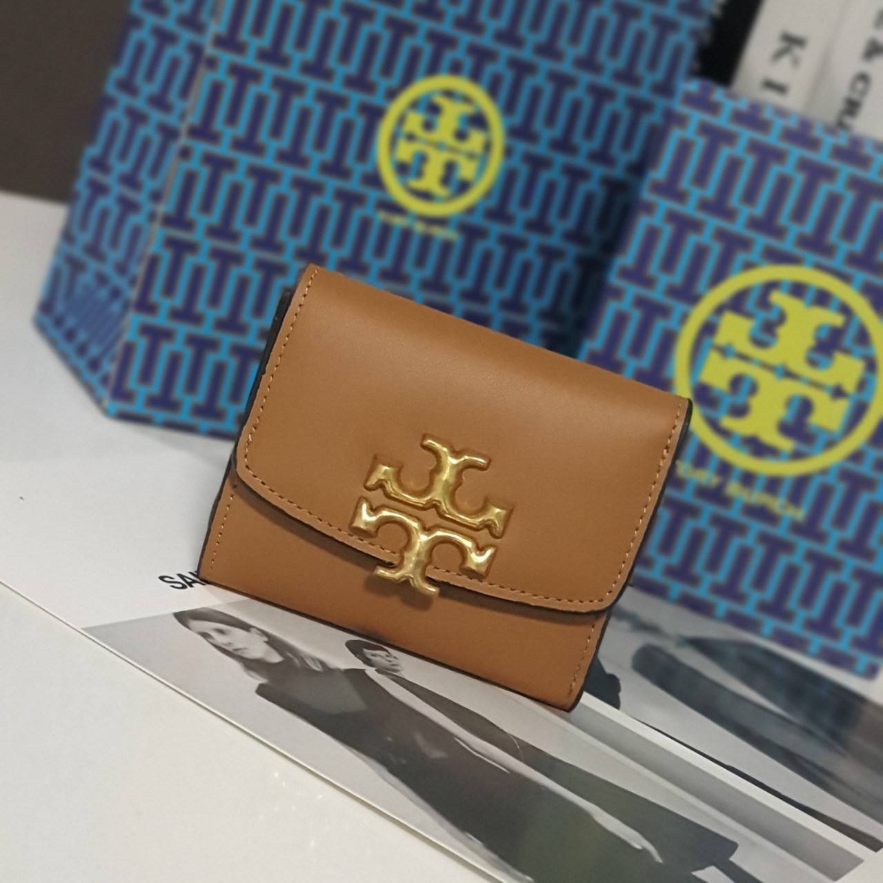 ของแท้ 💯% TORY BURCH SMALL WALLET กระเป๋าสตางค์สุดคลาสสิค ใบจิ๋วขนาดกำลังน่ารัก พกพาง่าย วัสดุหนังแท้ ประดับโบโก้ทอง