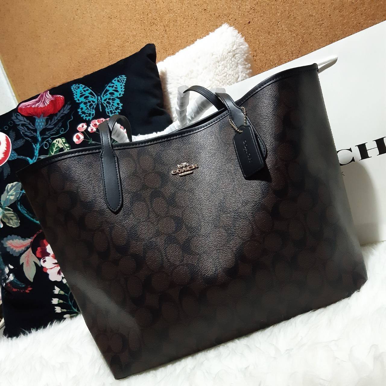 ของแท้ 💯% COACH C5696 CITY TOTE IN SIGNATURE CANVAS กระเป๋าถือทรงโท้ทใบใหญ่ ใส่ของได้ของครบครัน รุ่นใหม่ล่าสุด!! ⭐️⭐️ ขายดีทุกไซส์ ทุกสีจริงๆรุ่นนี้