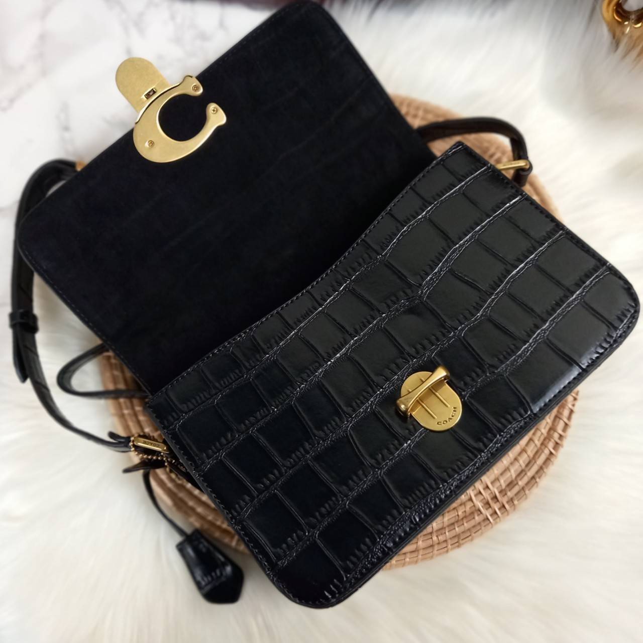 COACH CROCODILE EMBOSSED LEATHER STUDIO SHOULDER BAG (COACH C6640)🌺เอาซิ๊!!ใครอดใจไหวให้รู้ไป!! สวยตาแตก!! ปรับลุคให้ดูแพง แบบไม่ปรานีกันล่ะคราวนี้!// กระเป๋าถือ กระเป๋าสะพาย อีกหนึ่งคอลเลคชั่นสุดตะลึงตา หรูหรา! เวอร์วังอลังสร้าง! ที่ดูแพงม๊ากก!!/