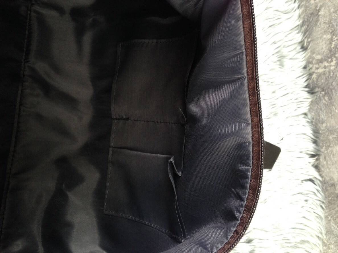 Adidas Travel Canvas Bag กระเป๋าเดินทางทรงหมอน ดีไซน์ sport วัสดุ canvas ด้านหน้าสกรีนแบรนด์ น้ำหนักเบา หูหิ้วมีหนังจับถนัดมือ ซิปแบรนด์ ช่องหลักเปิดปิดด้วยซิป ภายในกว้างใส่เสื้อผ้าได้ มีช่องเล็ก มาพร้อมสายยาว ถอด ปรับได้ค่ะ