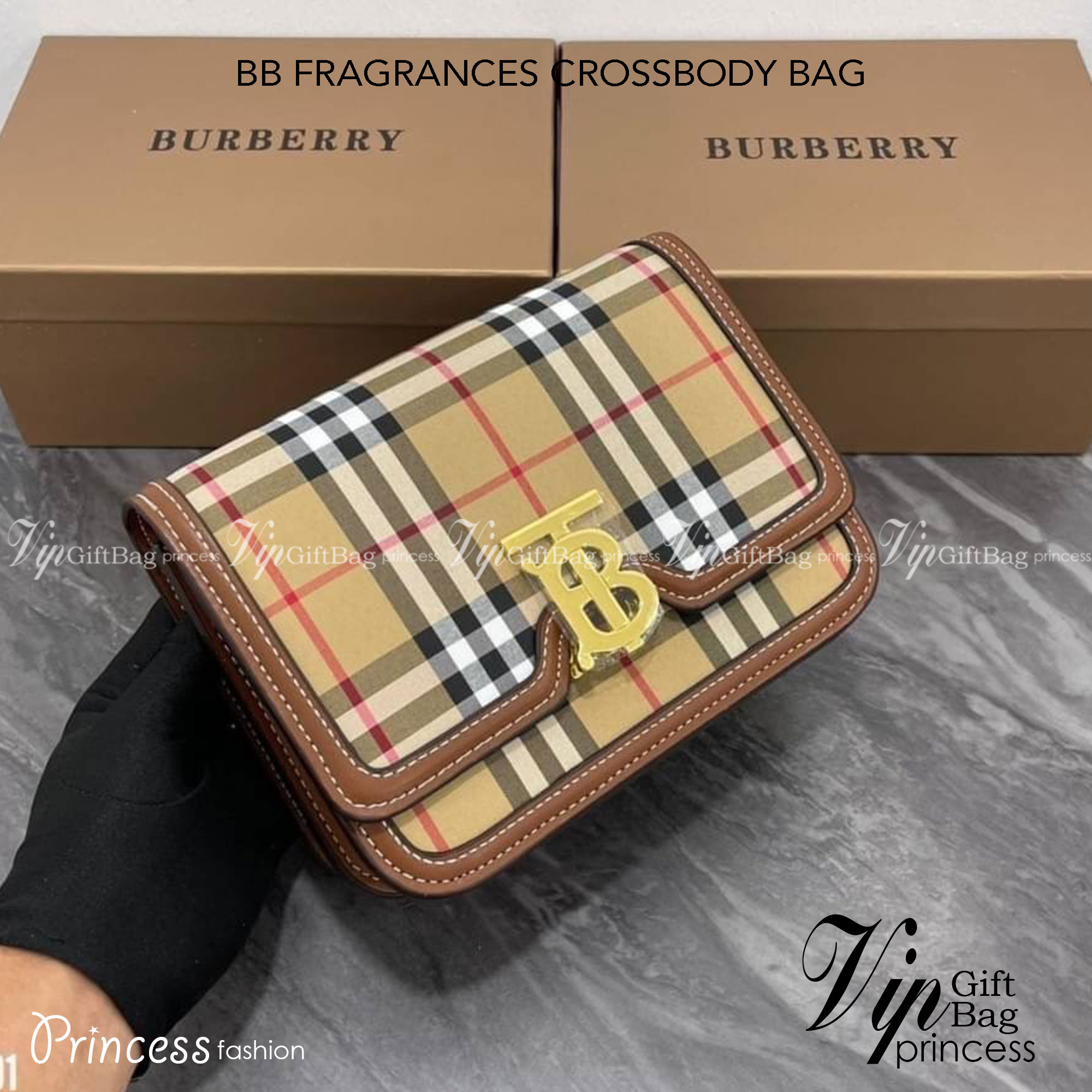 BURBERRY FRAGRANCES CROSSBODY BAG / BURBERRY SMALL CHECK CANVAS AND LEATHER TB BAG เบสท์ไอเท็ม!! คอลเลคชั่นที่ปังตลอดปี รอบนี้ออกแบบสไตล์ผู้ดีอังกฤษ