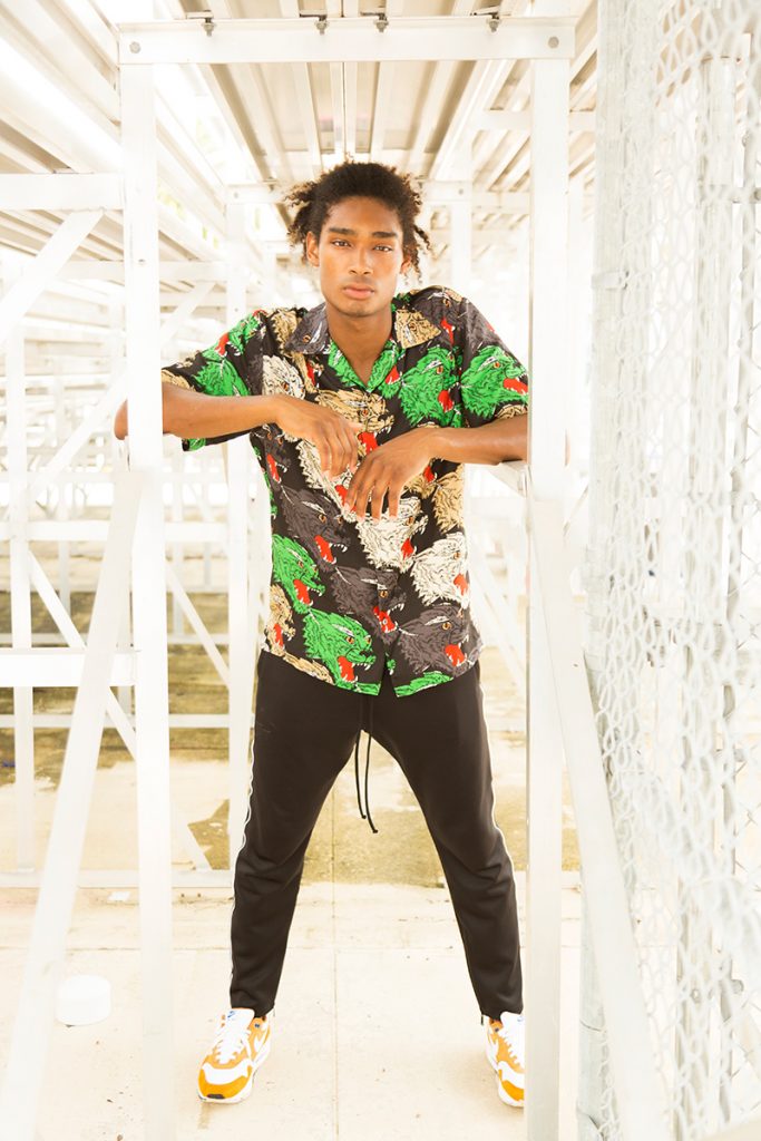 Gucci Panther Face Bowling Shirt in Green / Gucci Men's Shirts / Gucci Shirt งานเกรดออริจินอล พิมพ์ลายคมชัด มีป้ายแท็กที่คอเสื้อทุกตัว พร้อมส่งที่ไทย ภาพสินค้าถ่ายจากงานขายจริง ใช้งานต่างประเทศได้