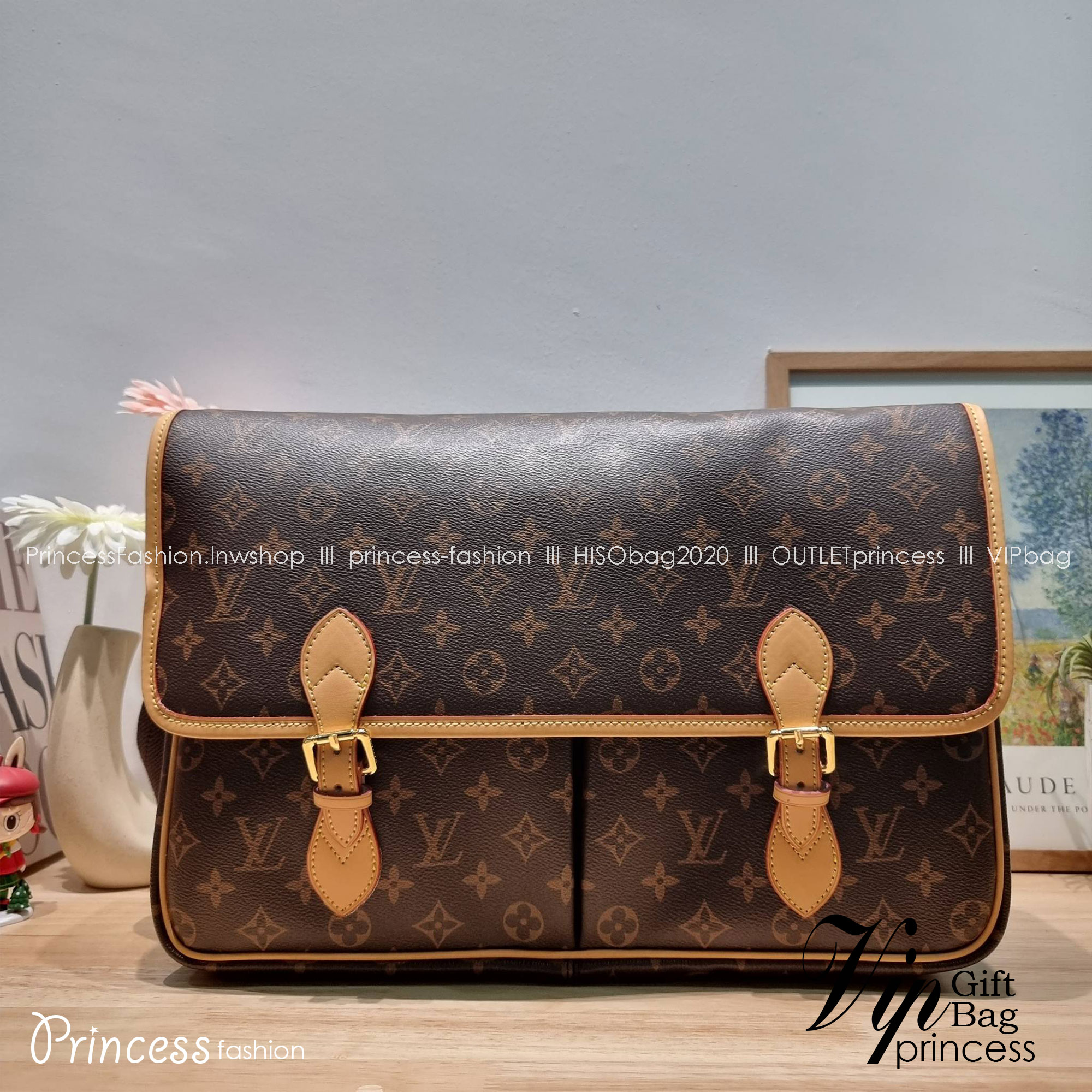 LV Vintage Monogram Sac Gibeciere GM messenger / LV GIBECIERE CROSSBODY BAG กระเป๋าสะพายข้างใบใหญ่ ทรงแมสเซนเจอร์ เอาใจหนุ่มๆ ดีไซน์วินเทจ ย้อนยุค คลาสสิคไม่มีเบื่อ วัสดุหนังแคนวาส ทนทาน