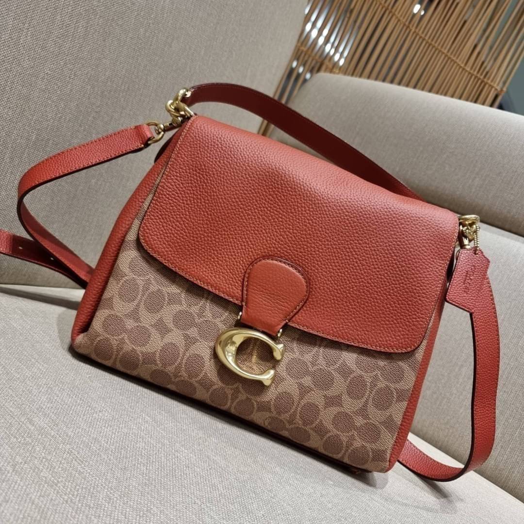 COACH Coated Canvas Signature May Shoulder Bag พร้อมส่งที่ไทย คัดงานคุณภาพ จัดเต็มมาให้ต่อนรับปีใหม่นี้ค่าา ✔️กระเป๋าหิ้ว//คล้องไหล่//สะพายข้างได้ ใบใหญ่ สุดคุ้ม! ✔️หนังแท้ชั้นดีที่สุด หนังหนานิ่ม รู้สึกได้ตอนสัมผัสค่ะ สวยมากๆ ✔️ด้านห