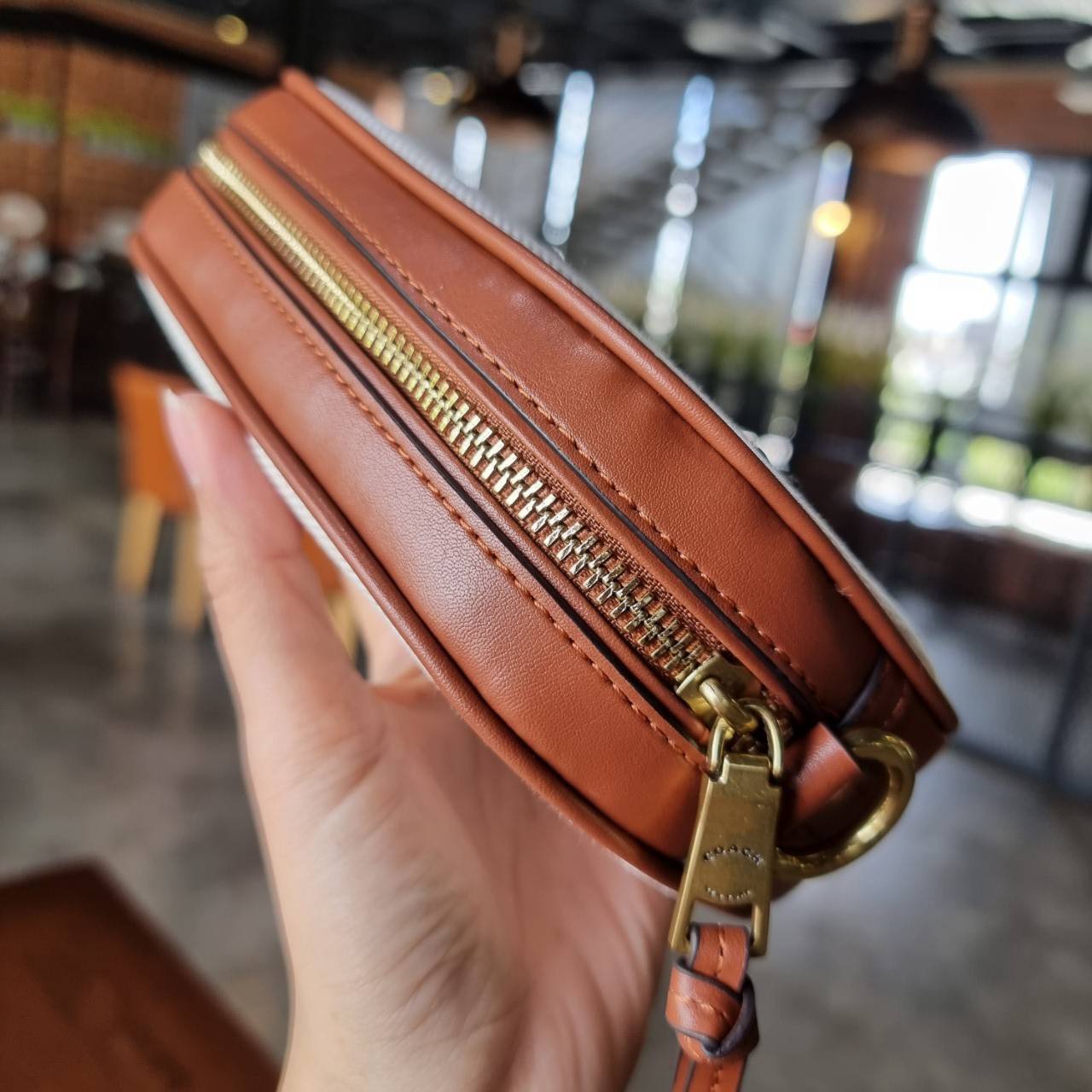 ของแท้ 💯% 】COACH C2764 BADGE CAMERA CROSSBODY WITH GARDEN EMBROIDERY BADGE ยกความสดใสมาให้ทั้งสวน!! น่ารักเบอร์ใหญ่อีกหนึ่ง กระเป๋าสะพายข้างกระจุ๋งกระจิ๋ง ดีไซน์ปักลายมุ้งมิ้ง