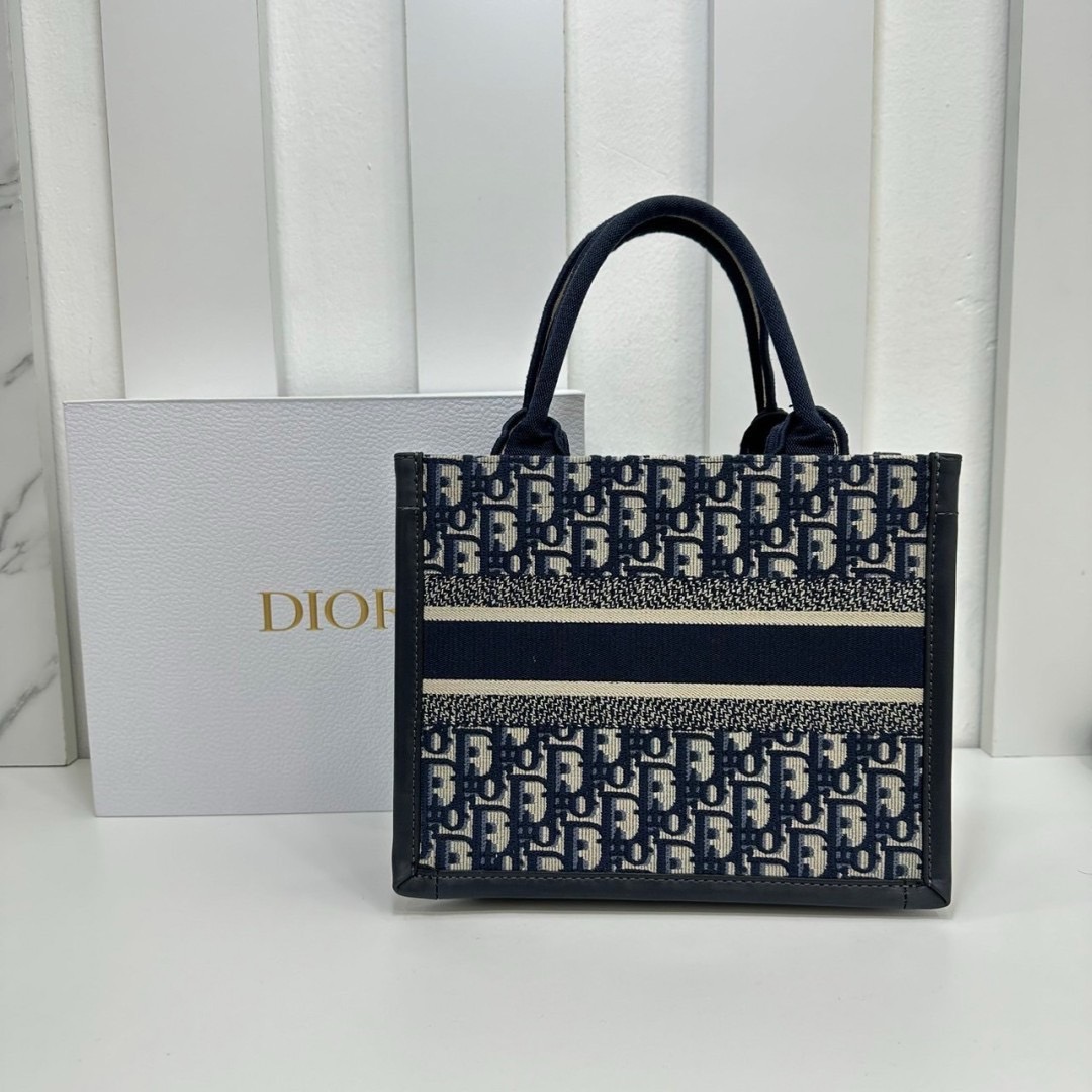 พร้อมส่ง 3 ไซส์ DIOR Small Dior Book Tote Blue Dior Oblique Embroidery กระเป๋าทรงโท้ท เกรดออริ สลับแท้ 1:1 ใช้ต่างประเทศได้