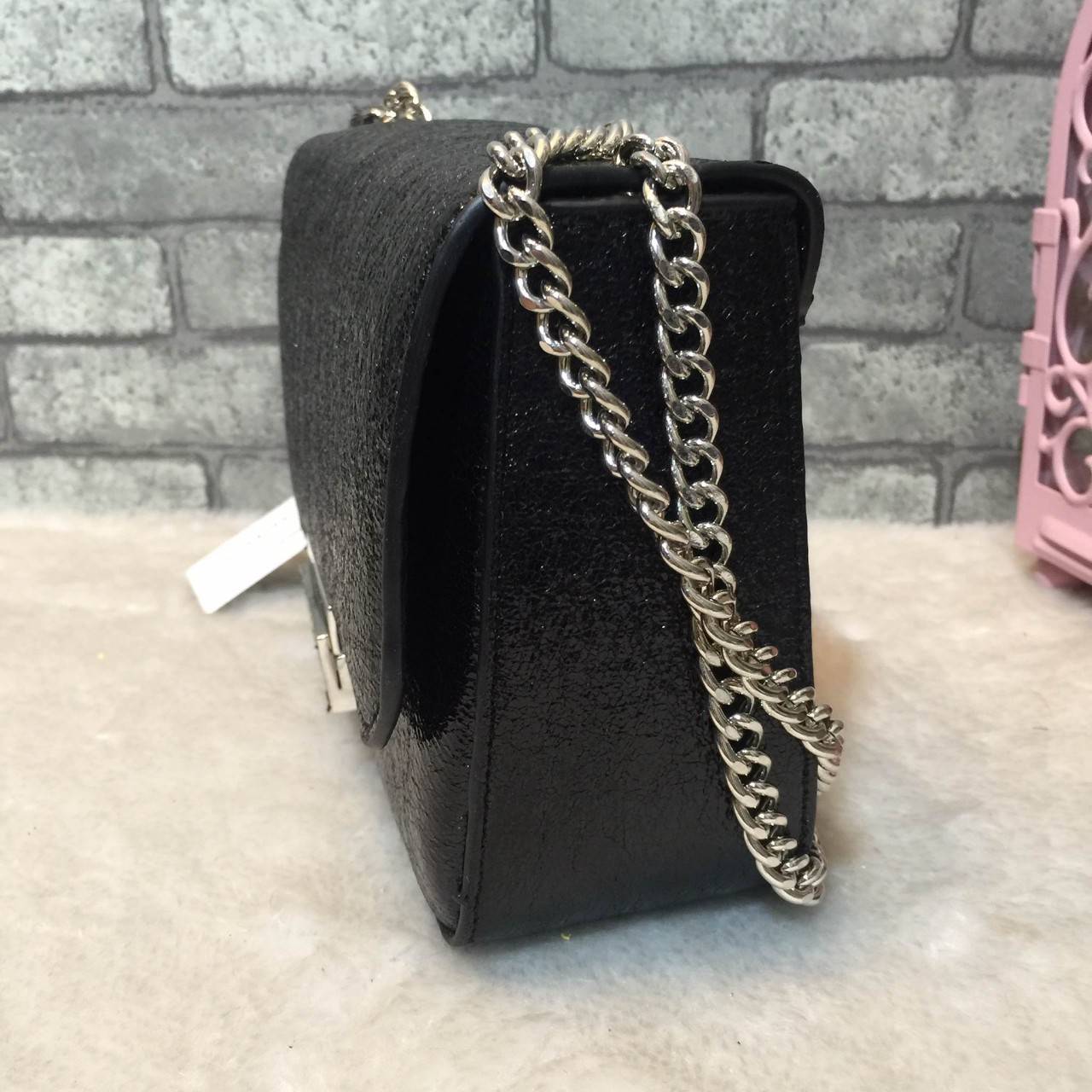 New! 2018 CHARLES & KEITH PUSH-LOCK CHAIN SLING BAG กระเป๋าสะพายโซ่ ทรงสวยสไตล์คุณหนู หนังpuลายคาเวียร์ ทรงแข็ง ฝาเปิด-ปิดด้วยตัวล็อคปั๊มโลโก้ ภายในมีช่องซิปเล็ก 1 ช่อง และช่องใส่บัตร สามารถใส่ iphone+ และของจุกจิกเพิ่มเติมได้ ด้านหลังมีช่องเล็ก 1 ช่อง สะ