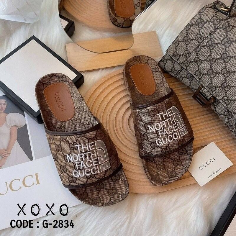 Gucci Sandals แตะงานสวม สวย ดูแพงเกินราคา ตัวใหม่ล่าสุด ชนช้อป แอดบอกเลยงานนี้ต้องมี วัสดุผ้าลาบแบรยด์ ด้านหน้างานปัก รุ่นคอลเลคชั่นใหม่ ด้านในรองฟองน้ำนุ่ม พื้นร่องบุ๋ม กระชับเท้า น้ำหนักเบา แมทส์ชุดง่าย