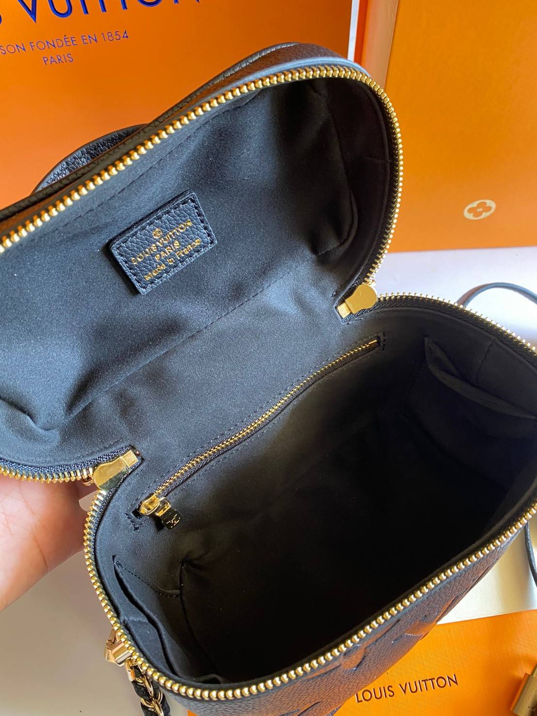 พรีเมี่ยมกิ๊ฟแท้ 100% 】VIPgift LOUIS VUITTON VANITY PM งานหนังแท้ รูปทรงหรูหราทันสมัย