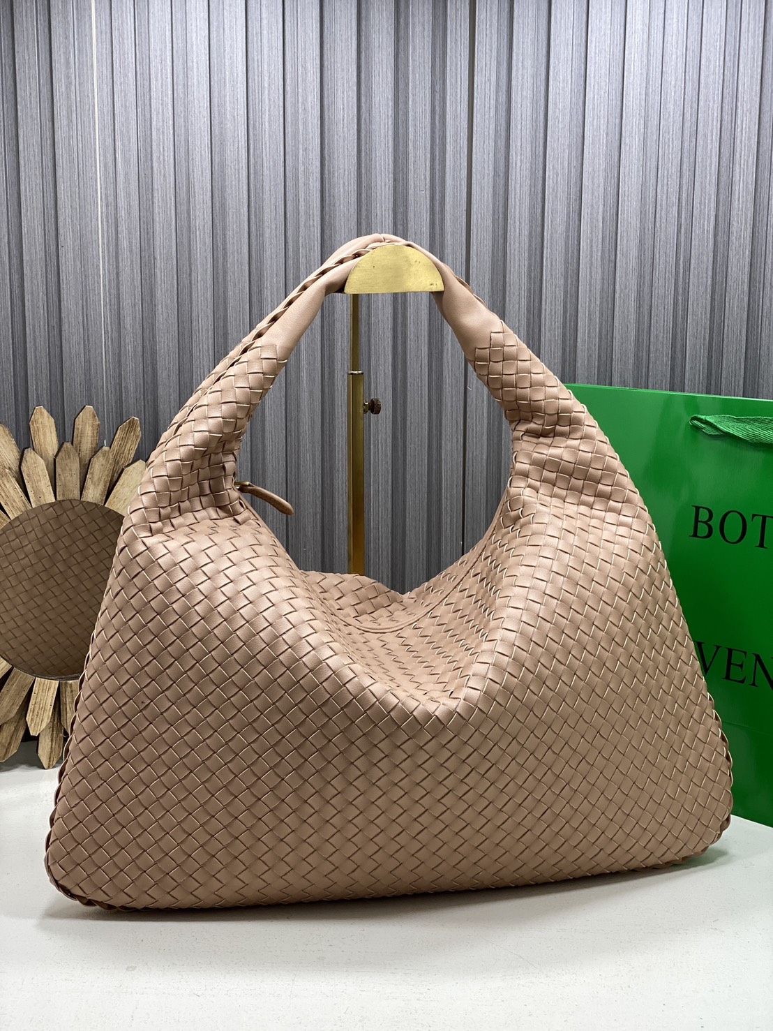 BOTTEGA Large Hop Shoulder Bag 48cm / BOTTEGA Hobo Bag กระเป๋าสะพายไหล่ใบใหญ่ จุของได้เยอะมาก ดีไซส์สานเป็นเอกลักษณ์สวยงาม