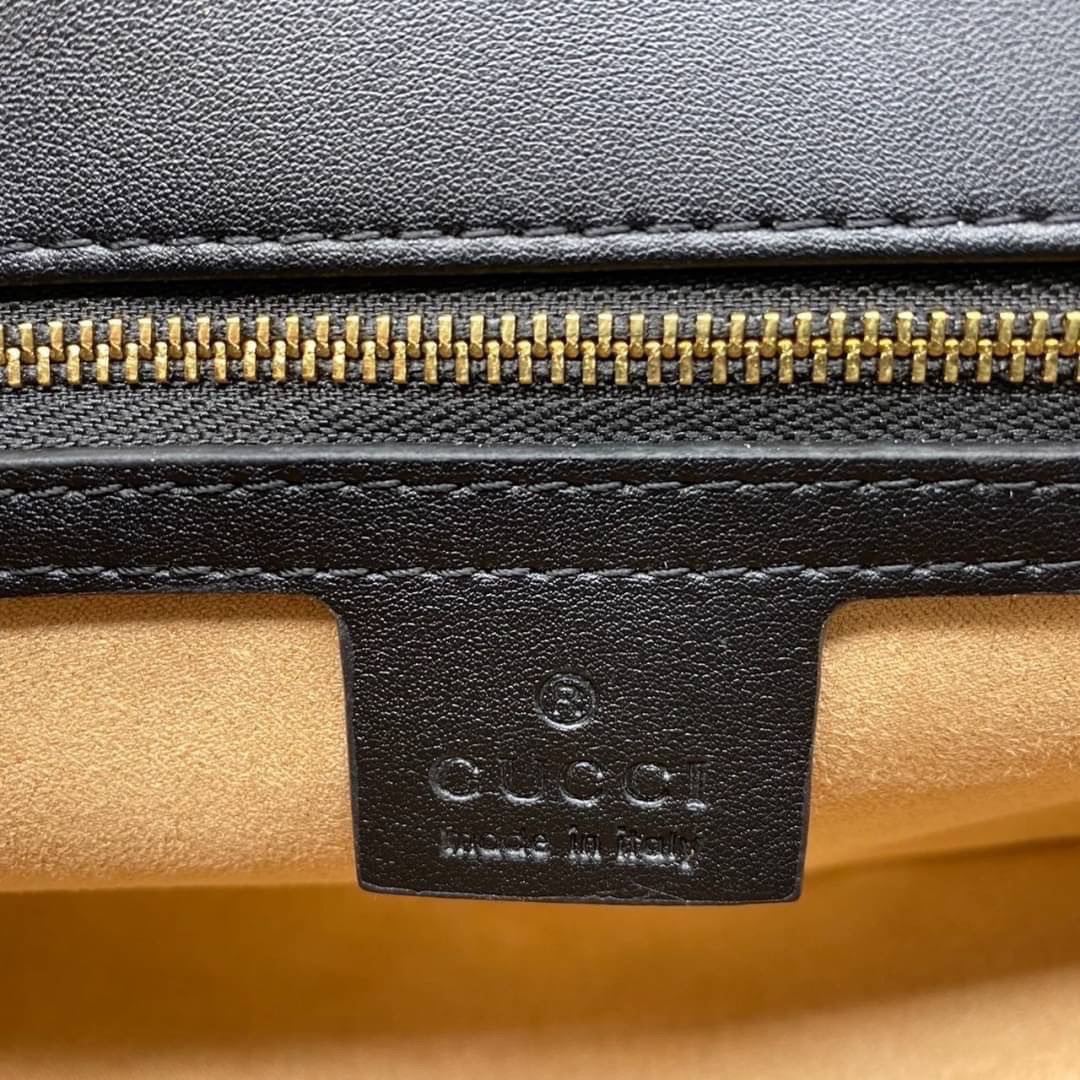 หนังแท้ GUCCI GG Marmont small matelassé shoulder bag 26cm ภาพสินค้าถ่ายจากงานขายจริง ใช้งานต่างประเทศได้ค่ะ