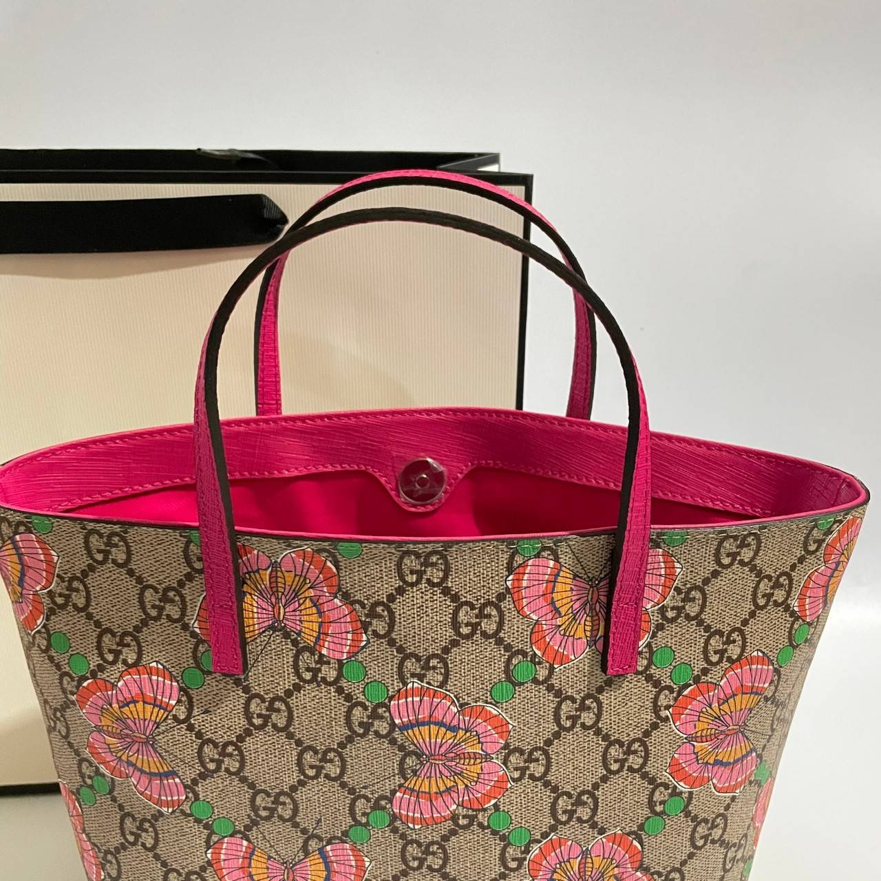 VIP 】Animal-Friendly Gucci Kid GG Supreme Tote Bag งานหนังแท้ทรงตั้งสวย ขนาดกะทัดรัด จุของได้เยอะ ใช้ได้ทั้งเด็กและผู้ใหญ่ น่ารักมากค่ะ