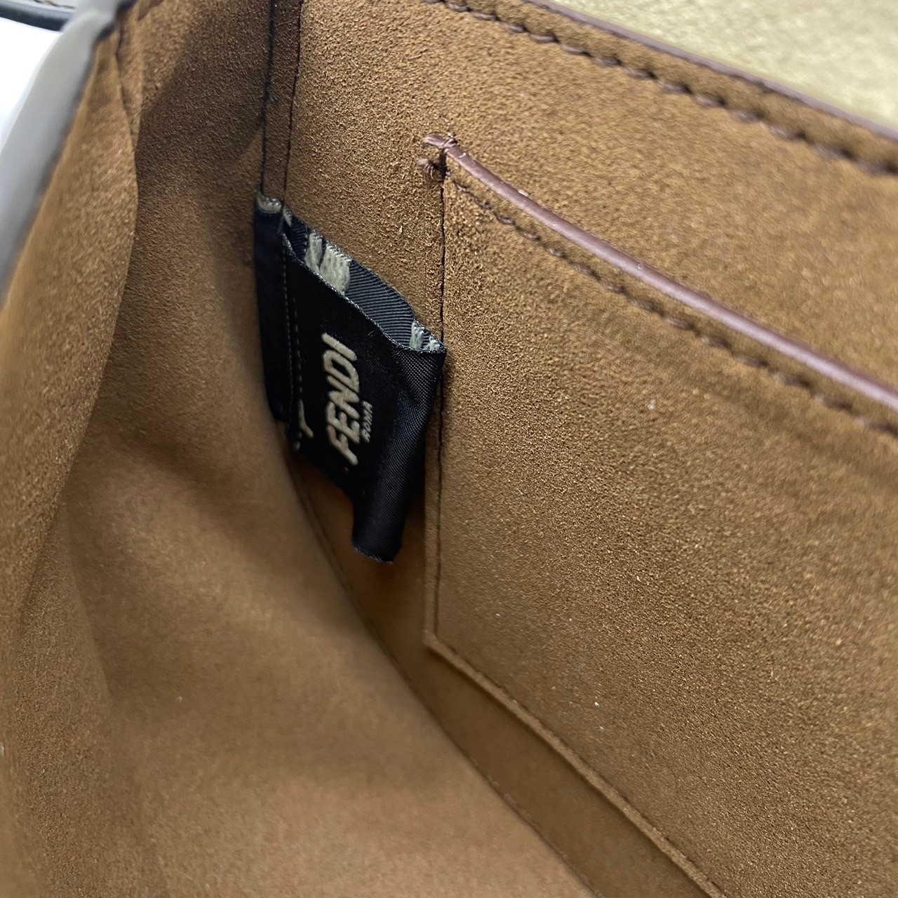 FENDI C’mon Mini leather bag สีดำ เกรดออริจินอล สลับแท้ ภาพถ่ายจากงานขายจริง ใช้งานต่างประเทศได้