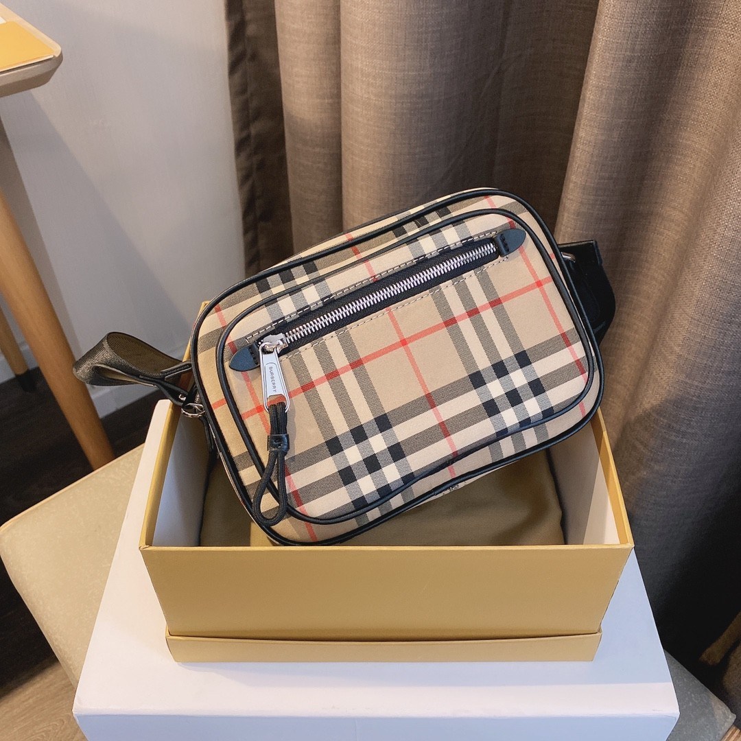 พรีเมี่ยมกิ๊ฟแท้ 100% 】สำหรับคุณผู้ชาย มีมาให้ช็อปแล้วค่ะ!!! 🇬🇧 NEW ARRIVAL! BURBERRY CROSSBODY BAG VIP GIFT WITH PURCHASE (GWP) พรีเมี่ยมกิ๊ฟ Limited Edition