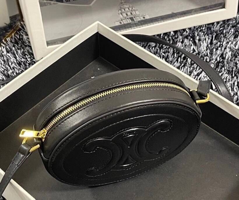 VIP 】หนังแท้ CELINE CROSSBODY OVAL PURSE IN SMOOTH CALFSKIN พร้อมส่งที่ไทย สีดำ สีน้ำตาล