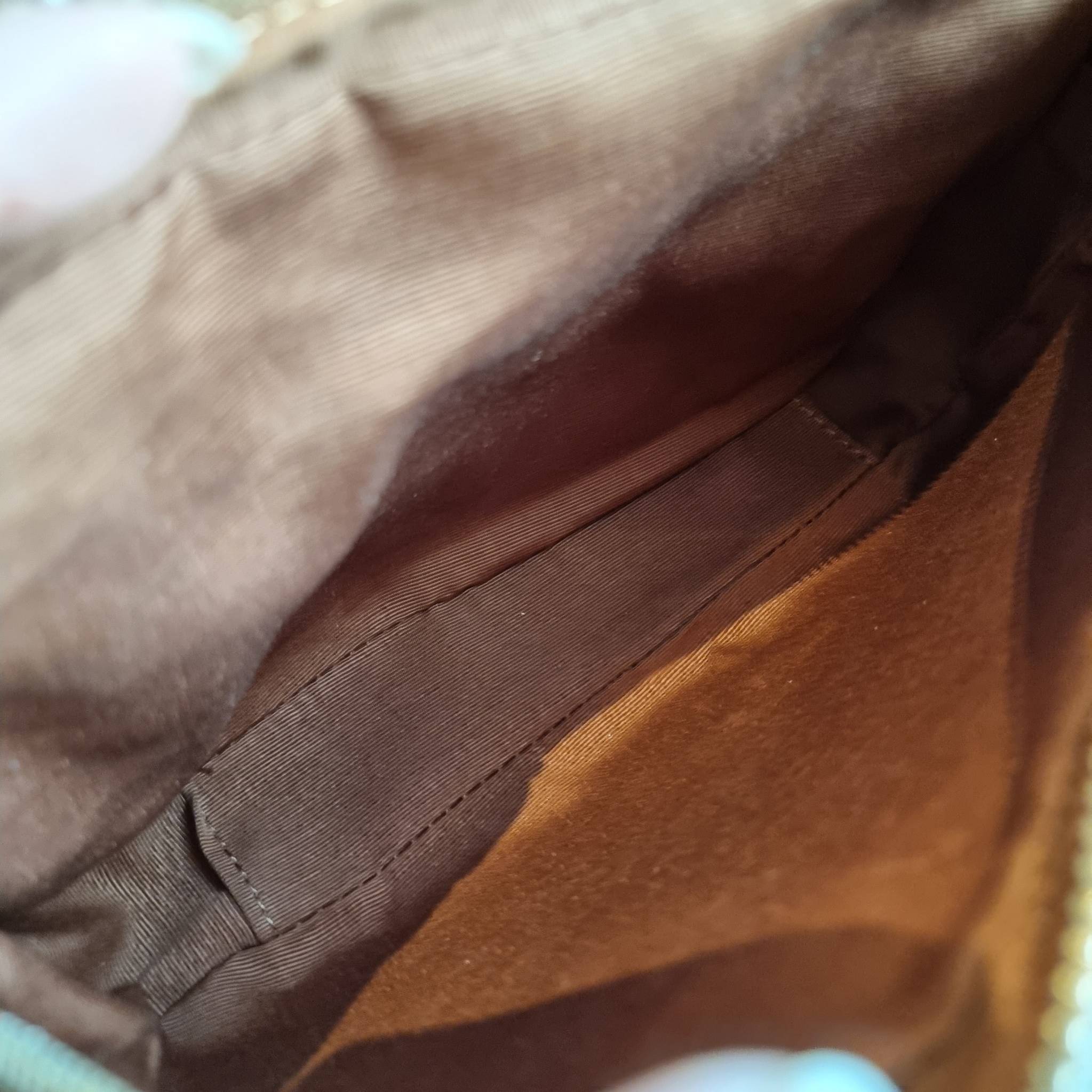 OUTLET 】COACH F68168 JES CROSSBODY IN SIGNATURE CANVAS รุ่นยอดฮิต!! กระเป๋าสะพายข้าง รุ่น 2 ซิป ใบใหญ่จุใจ สีคลาสสิคขายดี!! วัสดุหนังแคนวาสเคลือบลาย เปิด-ปิดด้วยซิป 2 ช่องหลัก ใช้งานง่าย ทรงสวยมากๆรุ่นนี้ มาพร้อมสายสะพาย crossbody ปรับได้ตามตัว ภายในใส่ขอ