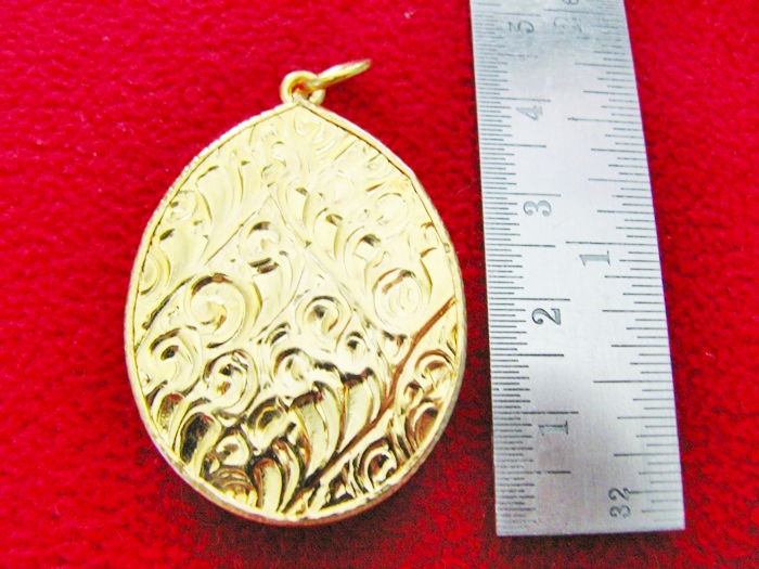 สินค้าหมดค่ะ ล็อกเก็ตสมเด็จพระสังฆราชฉากสีฟ้าเลี่ยมทองไมครอนค่ะ