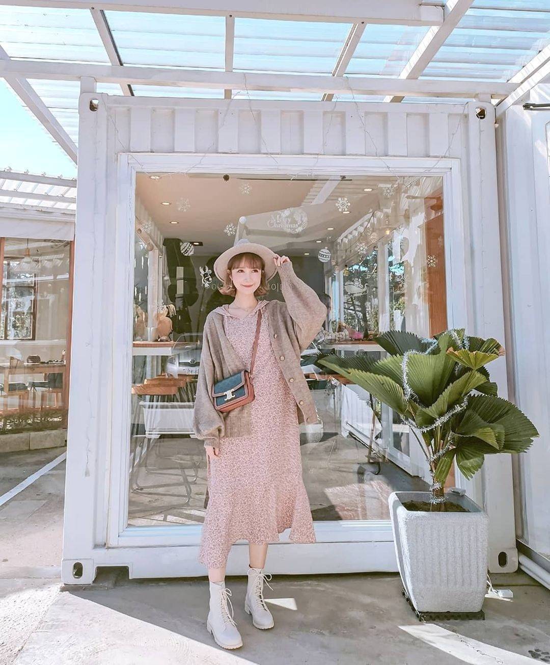 CELINE TRIOMPHE CROSSBODY BAG VIP GIFT WITH PURCHASE-GWP พรีเมี่ยมกิ๊ฟ Limited Edition จาก CELINE PERFUME DUTY FREE COUNTER วัสดุ TRIOMPHE CANVAS & LEATHER